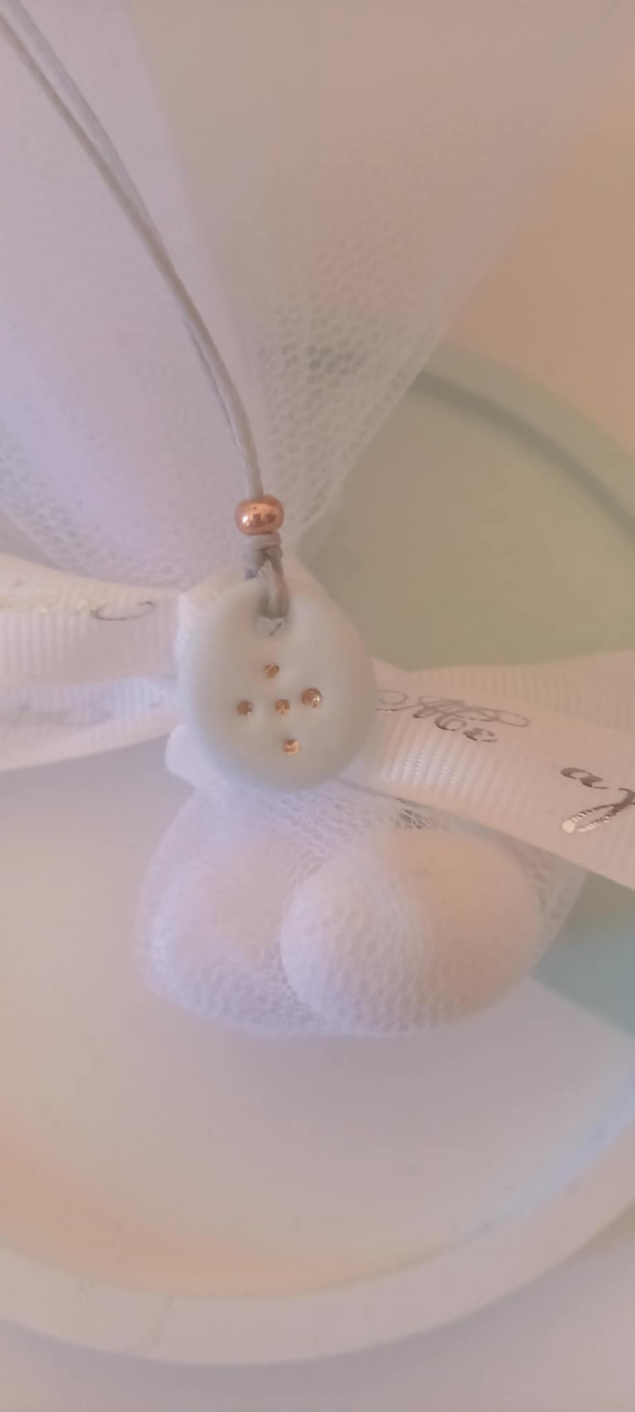 Χειροποίητο μαρτυρικό για το λαιμό με σταυρό και υφή πορσελάνης