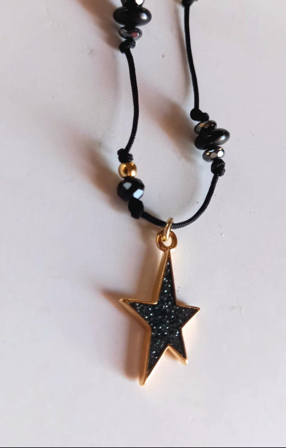 Κολιέ με κορδόνι, αιματίτες και μοτίφ αστέρι