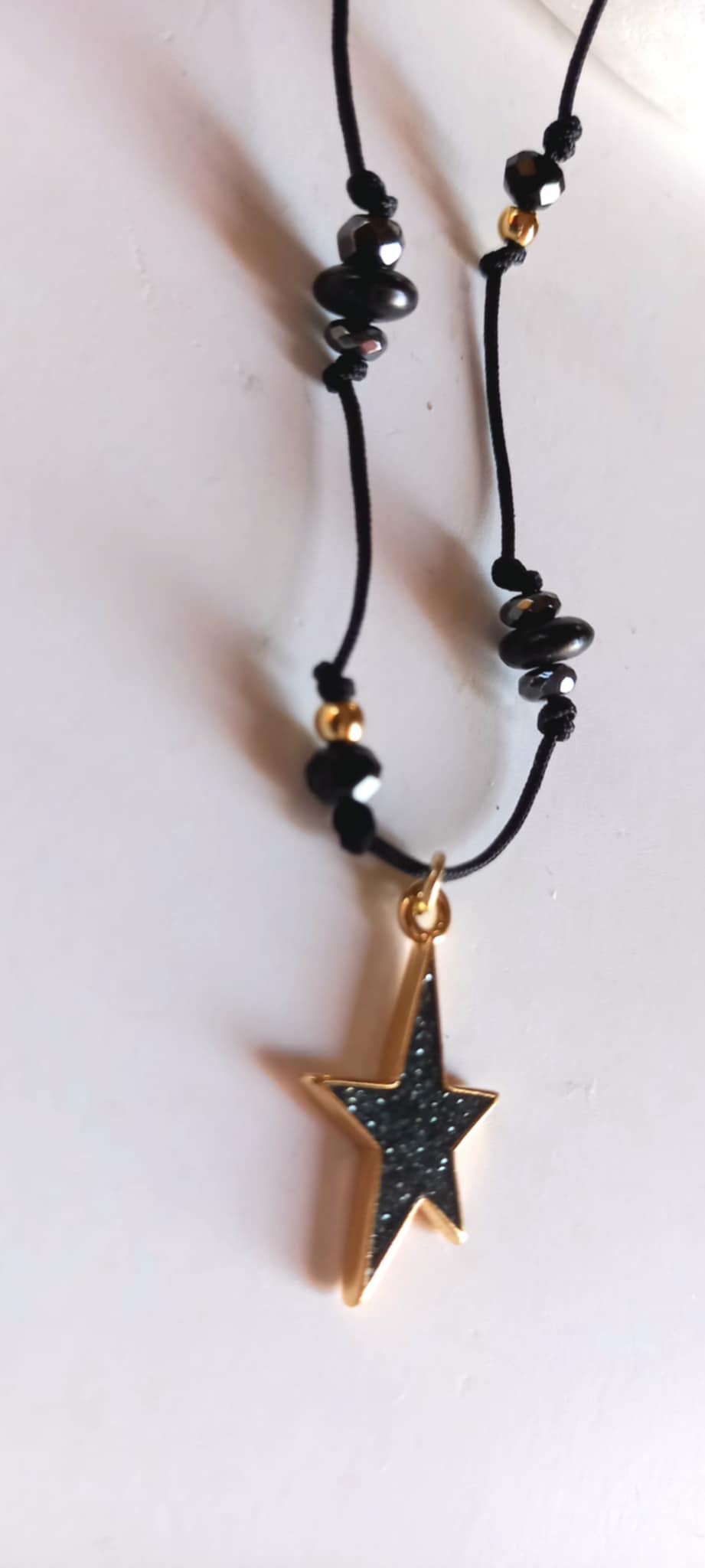 Κολιέ με κορδόνι, αιματίτες και μοτίφ αστέρι