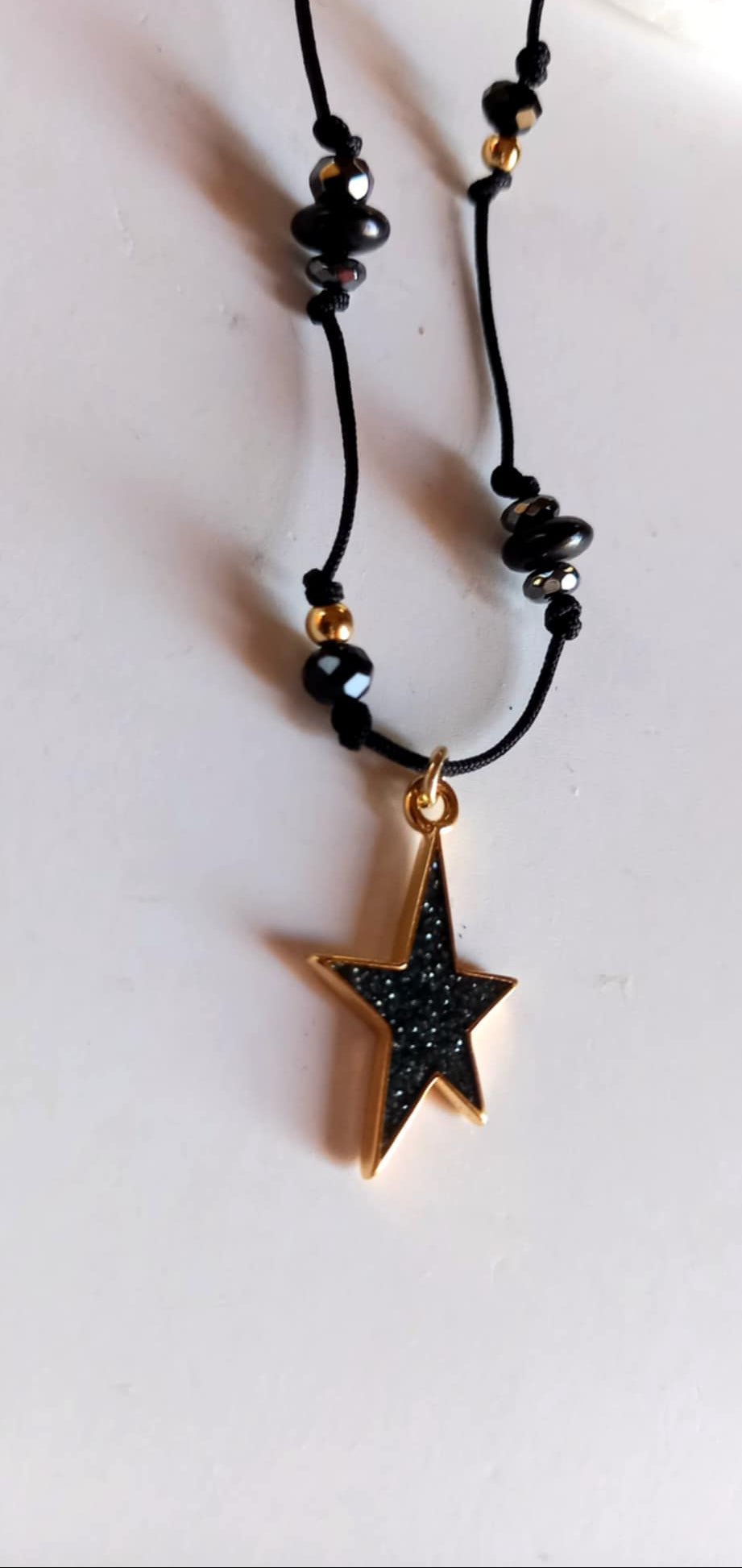 Κολιέ με κορδόνι, αιματίτες και μοτίφ αστέρι