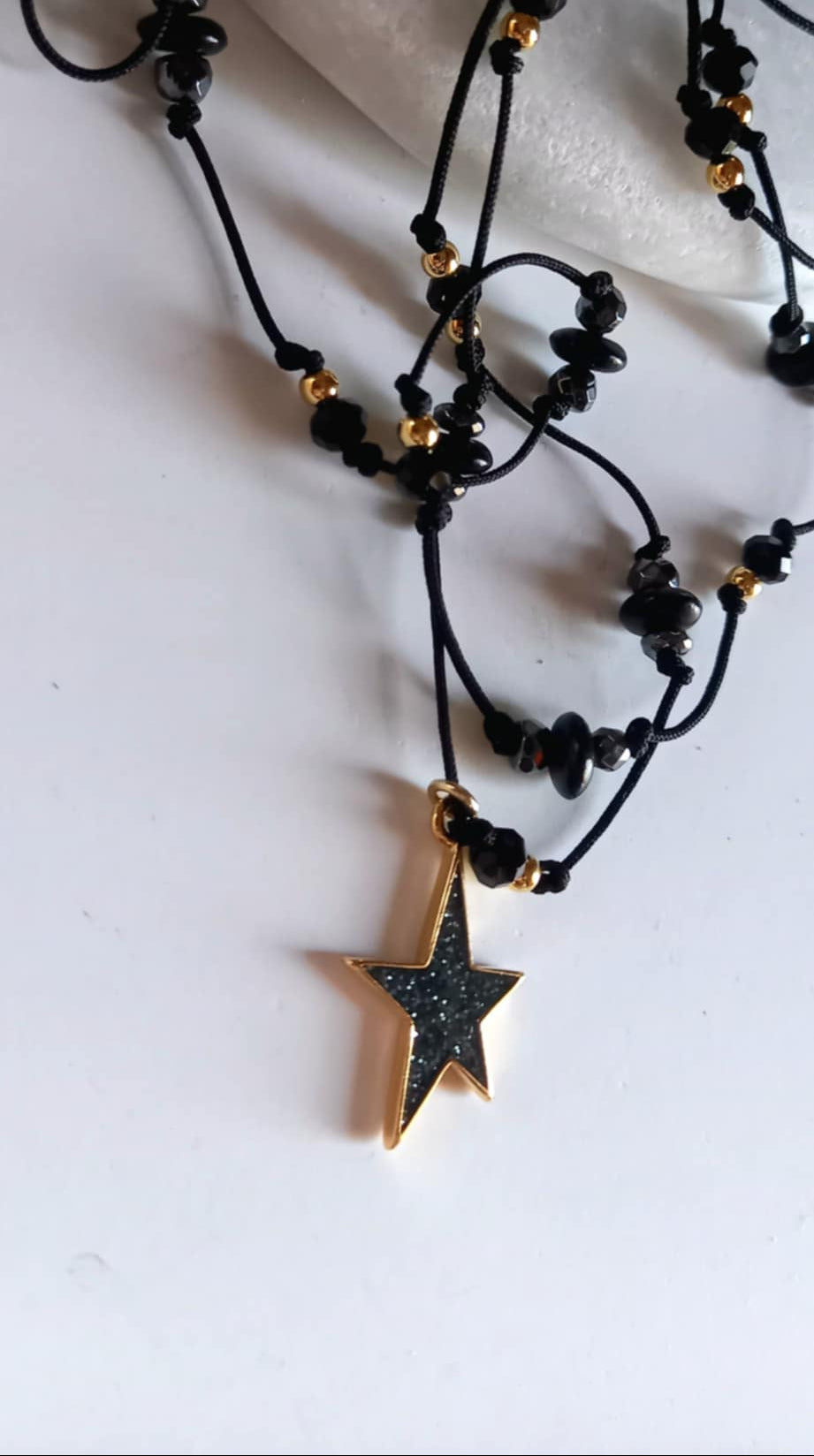 Κολιέ με κορδόνι, αιματίτες και μοτίφ αστέρι