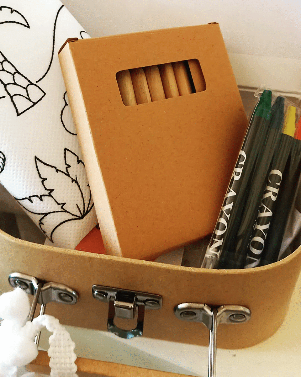 Παιδική μπομπονιέρα βάπτισης βαλιτσάκι με δραστηριότητες