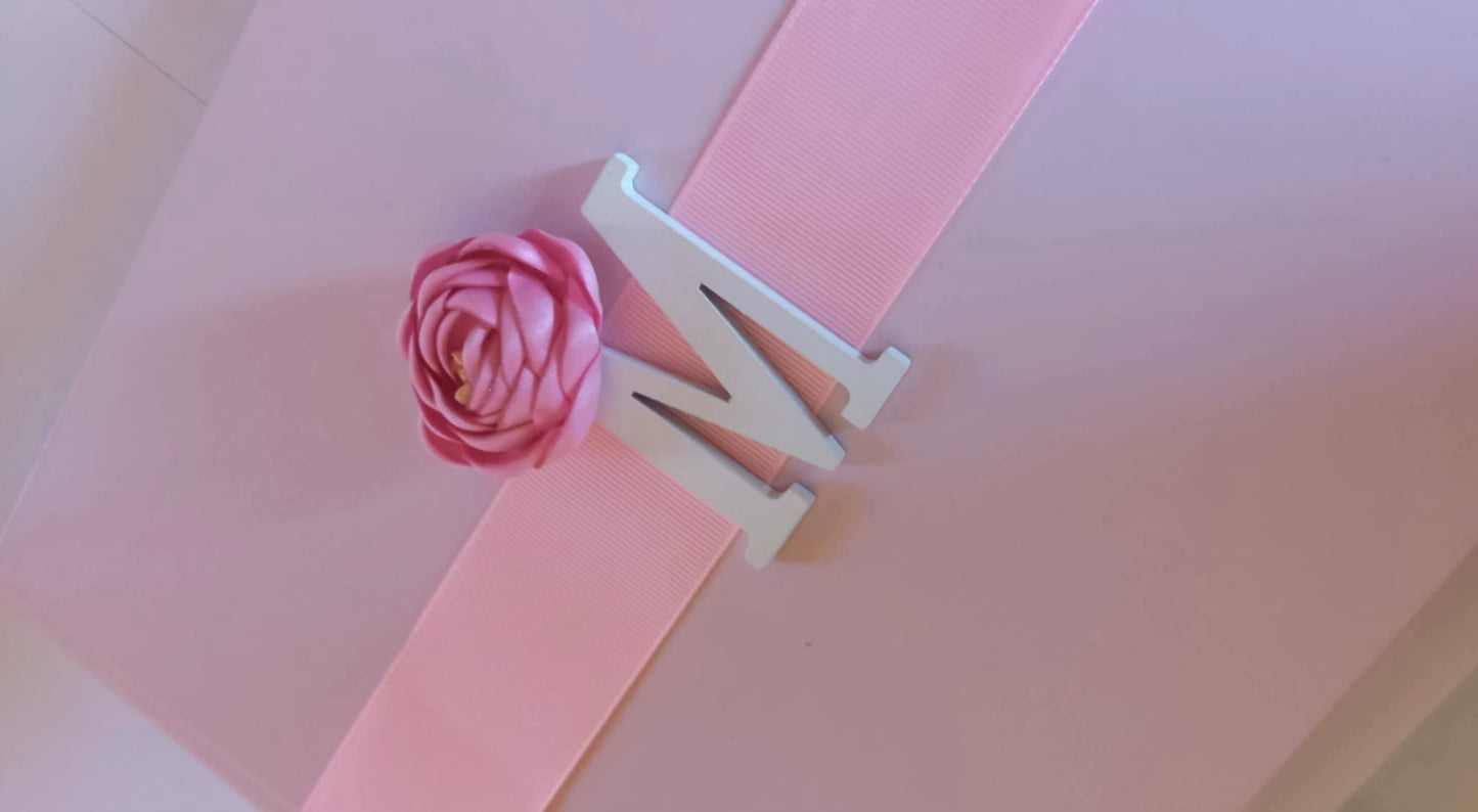 Βιβλίο ευχών με μονόγραμμα, λουλούδι και κορδέλα