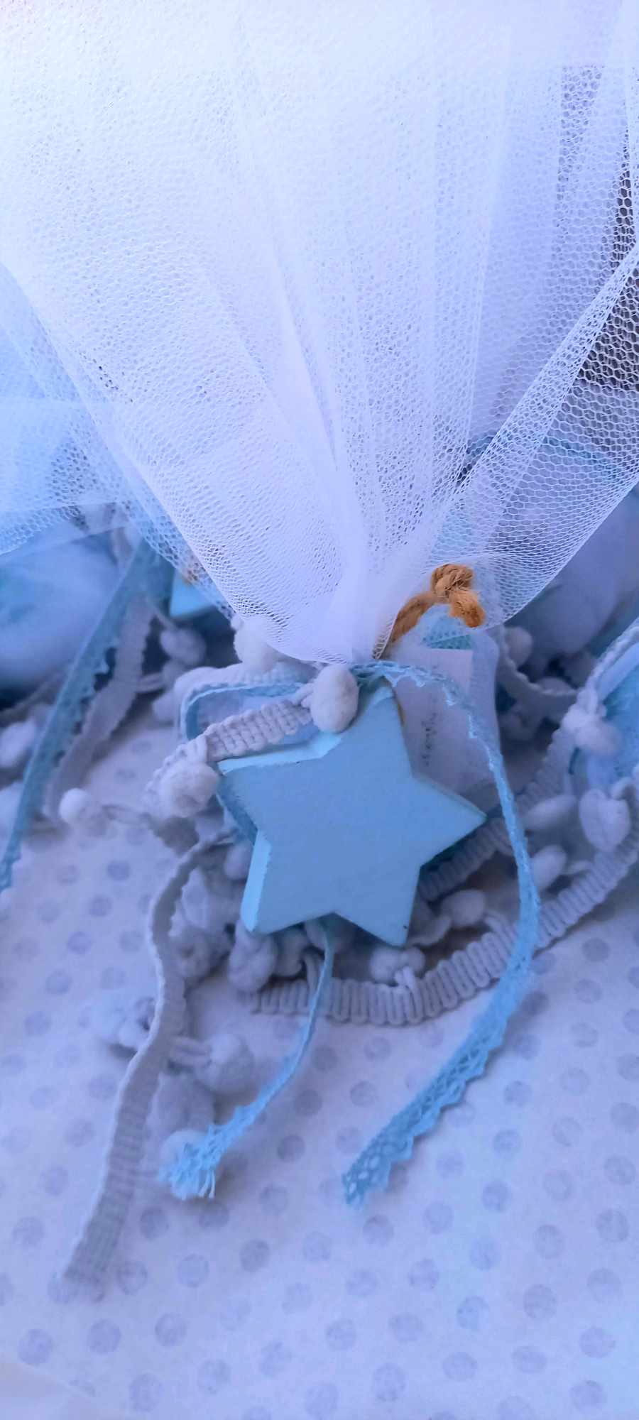 Μπομπονιέρα βάπτισης με ξύλινο αστεράκι και πον πον