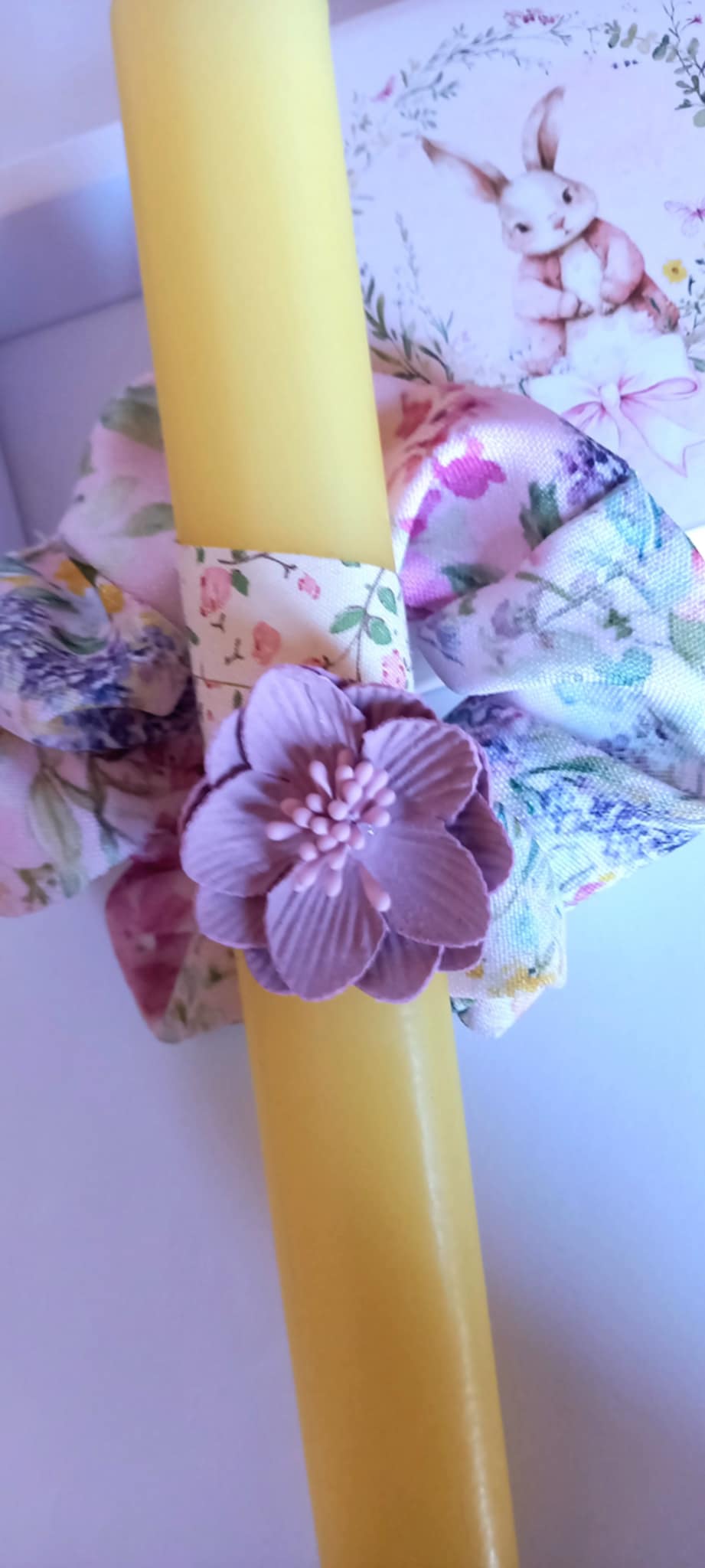 Χειροποίητη λαμπάδα με λουλούδι και scrunchie