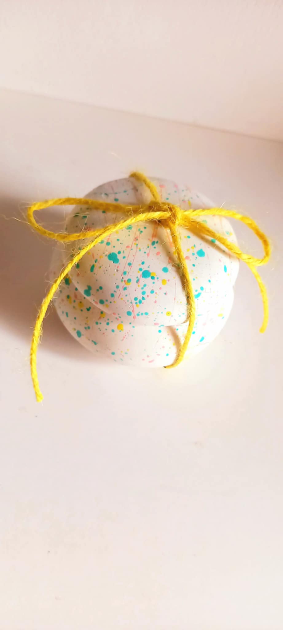 Μπομπονιέρα βάπτισης κεραμική μπιζουτιέρα με πιτσίλες