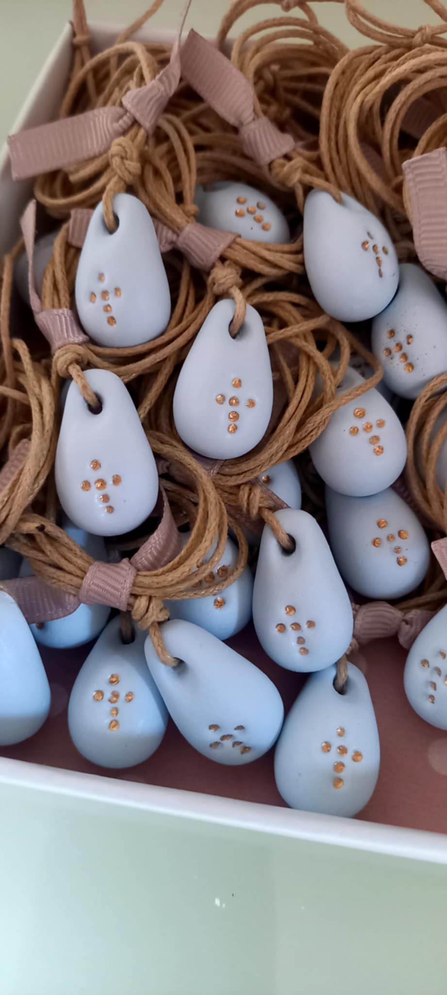 Μαρτυρικό βάπτισης για το λαιμό με υφή πορσελάνης