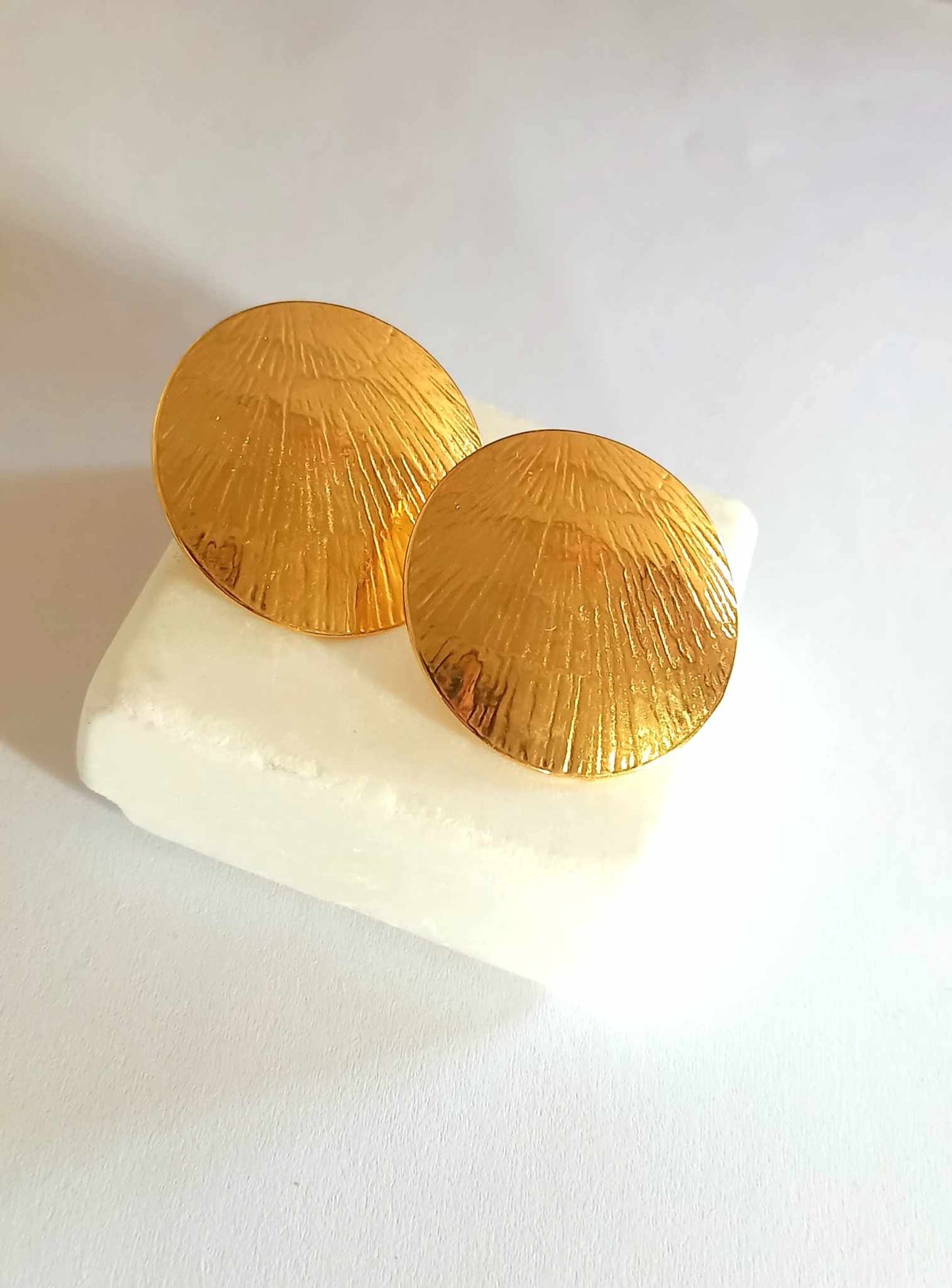 Σκουλαρίκια με σαγρέ υφή