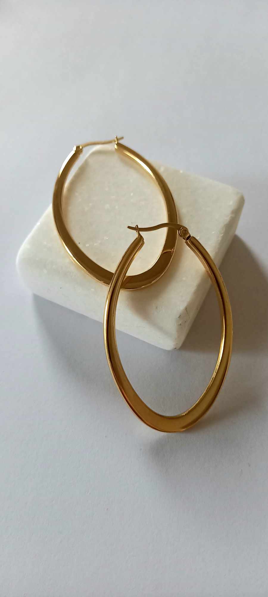 Σκουλαρίκια κρίκοι από ατσάλι σε οβάλ σχήμα