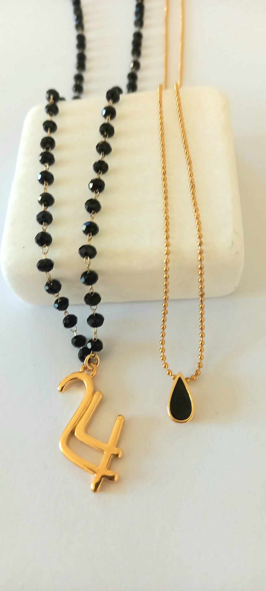 Κολιέ με αλυσίδα και μίνι μοτίφ