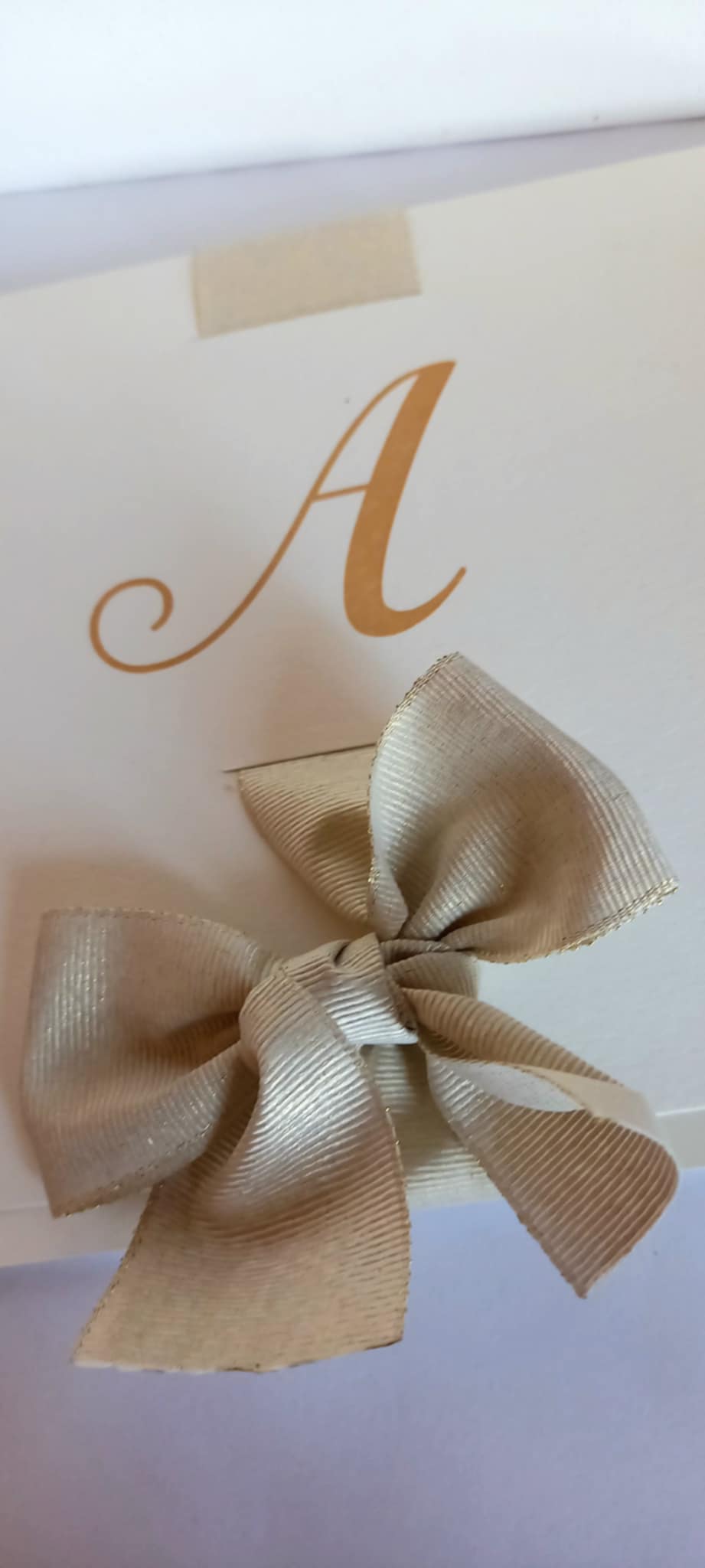 Προσκλητήριο βάπτισης με μονόγραμμα και κορδέλα