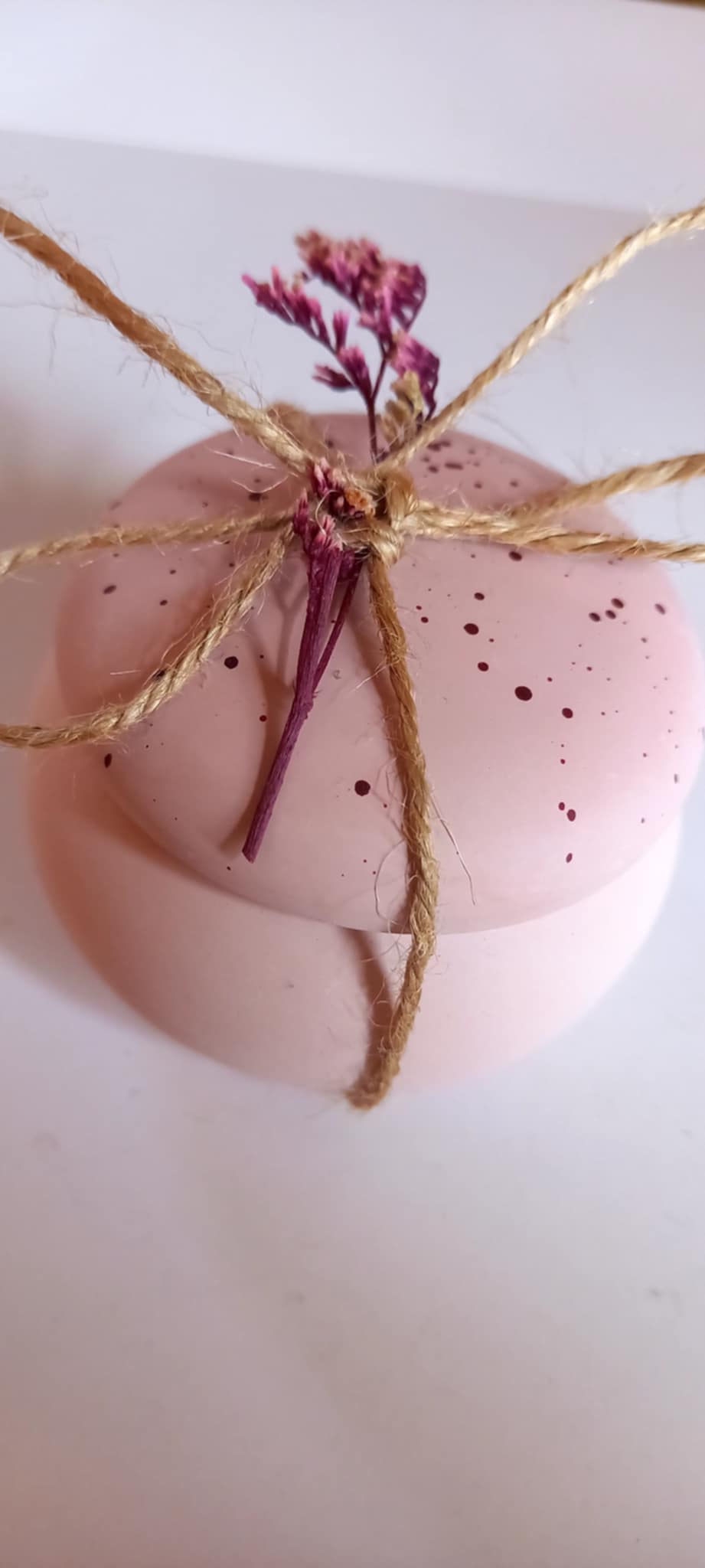 Μπομπονιέρα βάπτισης κεραμική μπιζουτιέρα με λουλούδι