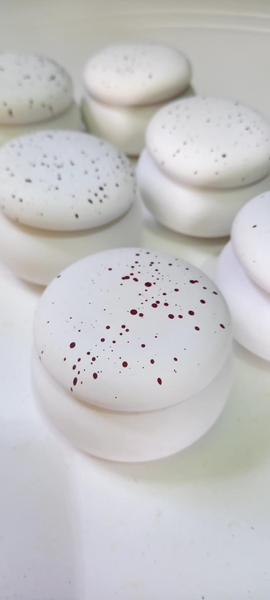 Μπομπονιέρα γάμου - βάπτισης κεραμκή μπιζουτιέρα με πιτσίλες