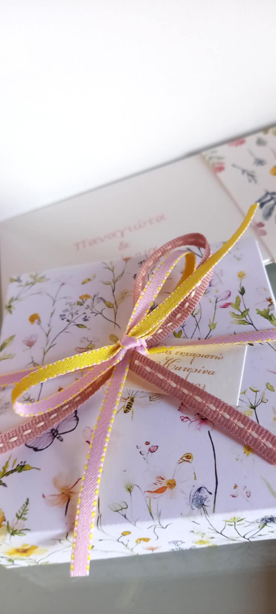 Μπομπονιέρα βάπτισης κουτί με φλοράλ μοτίβο