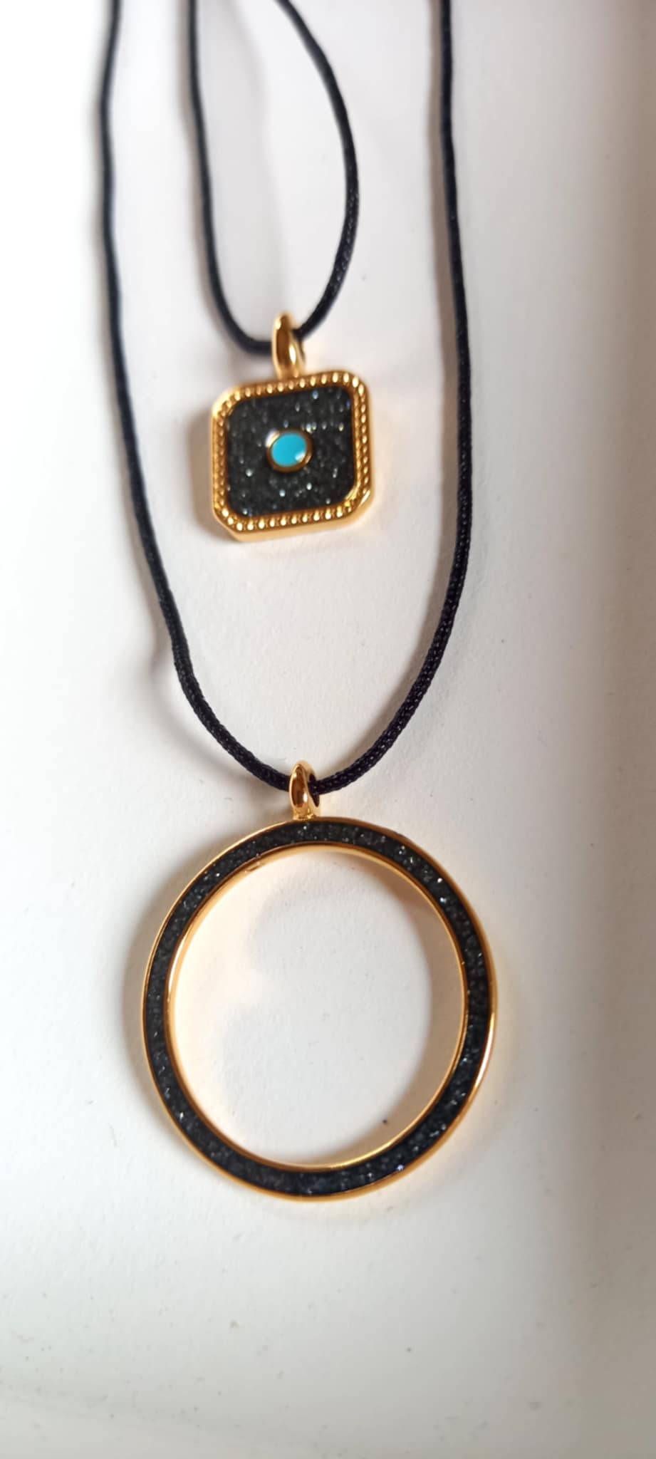 Κολιέ με αλυσίδα και λαμπερό μοτίφ με σμάλτο