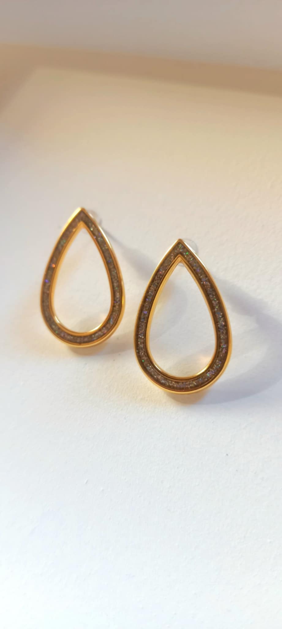 Κολιέ με ατσάλινη αλυσίδα και λαμπερό μοτίφ