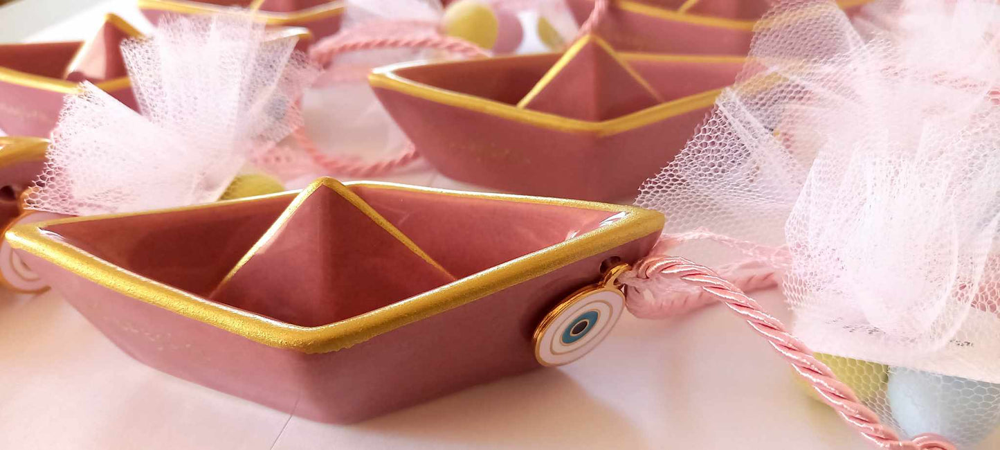 Μπομπονιέρα βάπτισης κεραμικό καράβι με όνομα, μάτι και κορδέλες