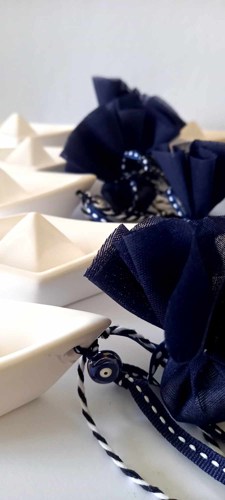 Μπομπονιέρα βάπτισης κεραμικό καραβάκι με μάτι και όνομα