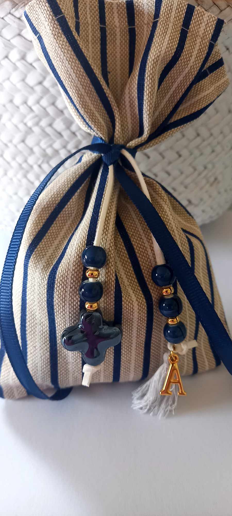 Μπομπονιέρα βάπτισης πορτοφολάκι με διακοσμητικό μπεγλέρι