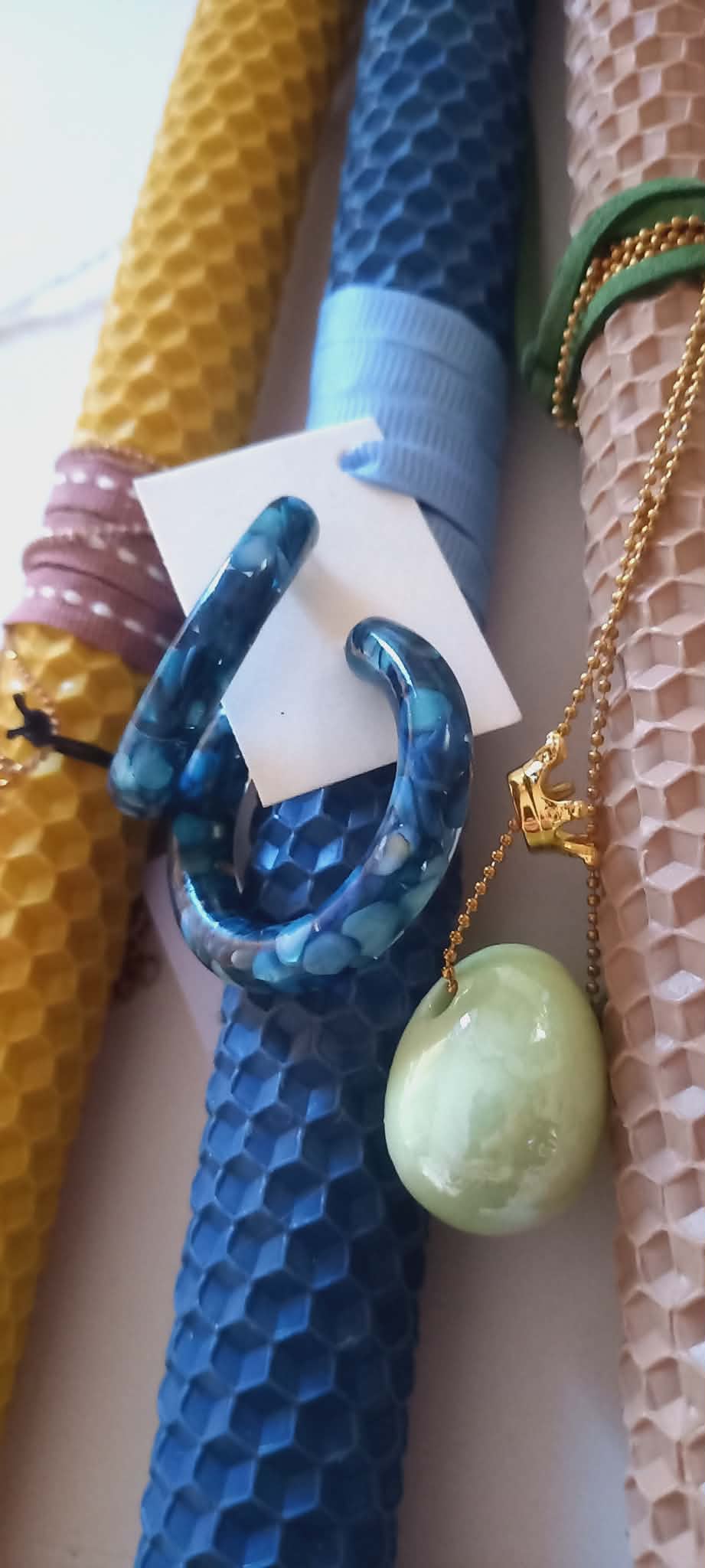 Λαμπάδα με μελισσοκέρι και σκουλαρίκια κρίκους