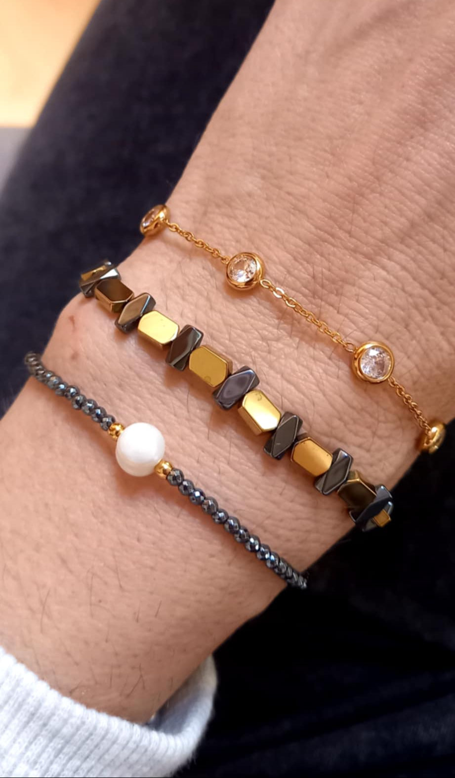 Βραχιόλι με αιματίτες και μαργαριτάρι καλλιέργειας