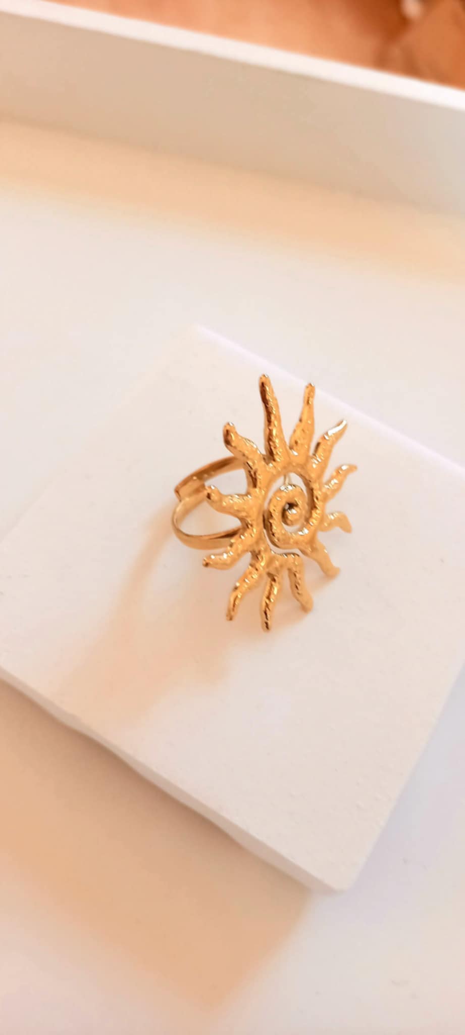 Δαχτυλίδι με σχέδιο ήλιος