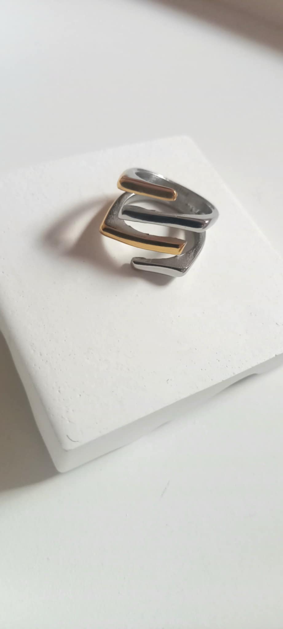 Κομψό τετραπλό δαχτυλίδι