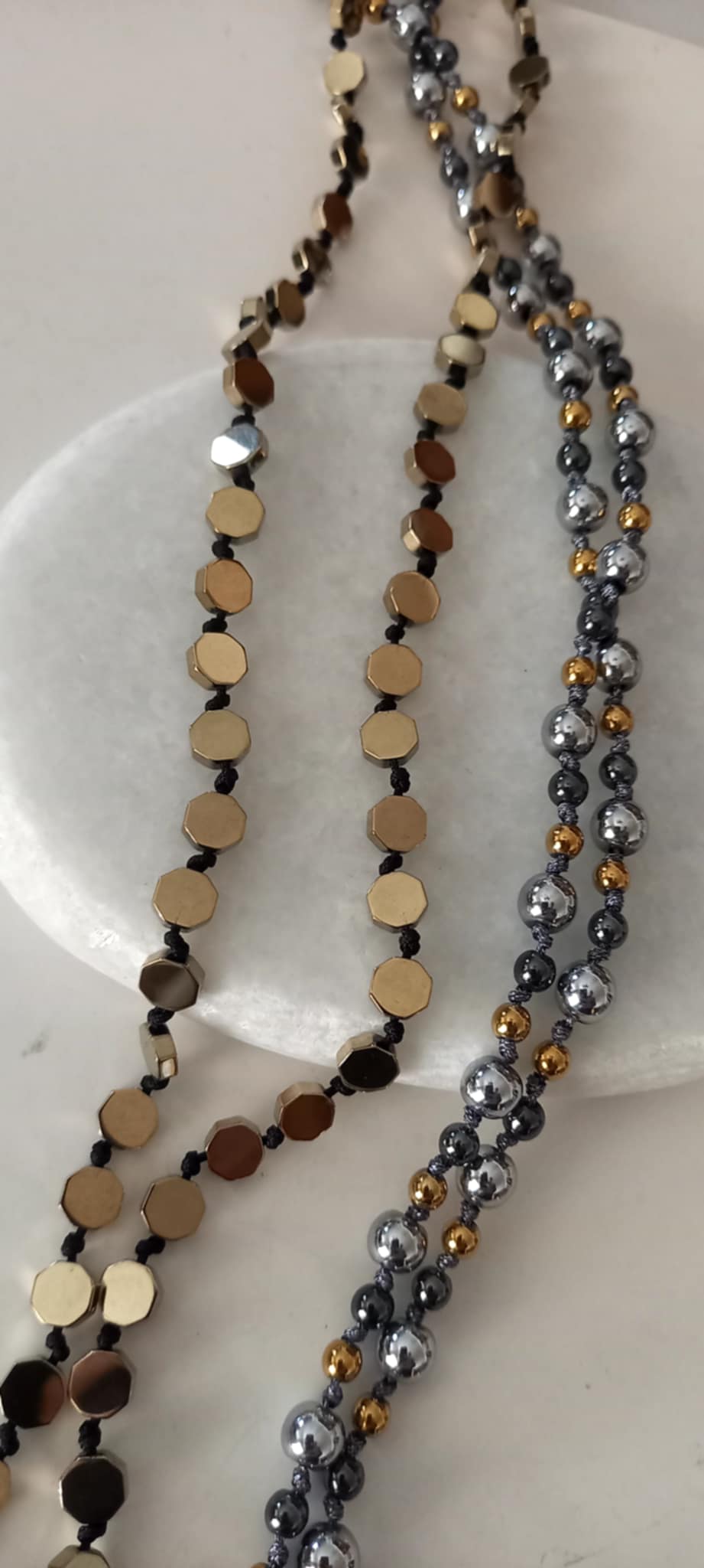 Κολιέ με αιματίτες σε χρυσό χρώμα