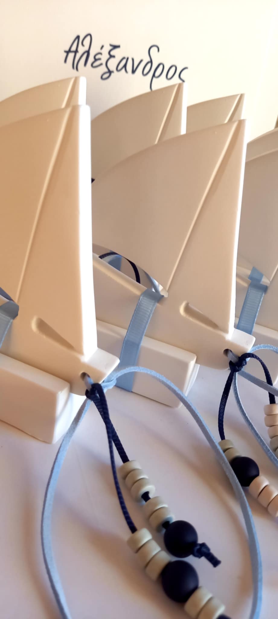 Χειροποίητη μπομπονιέρα βάπτισης καραβάκι με υφή πορσελάνης