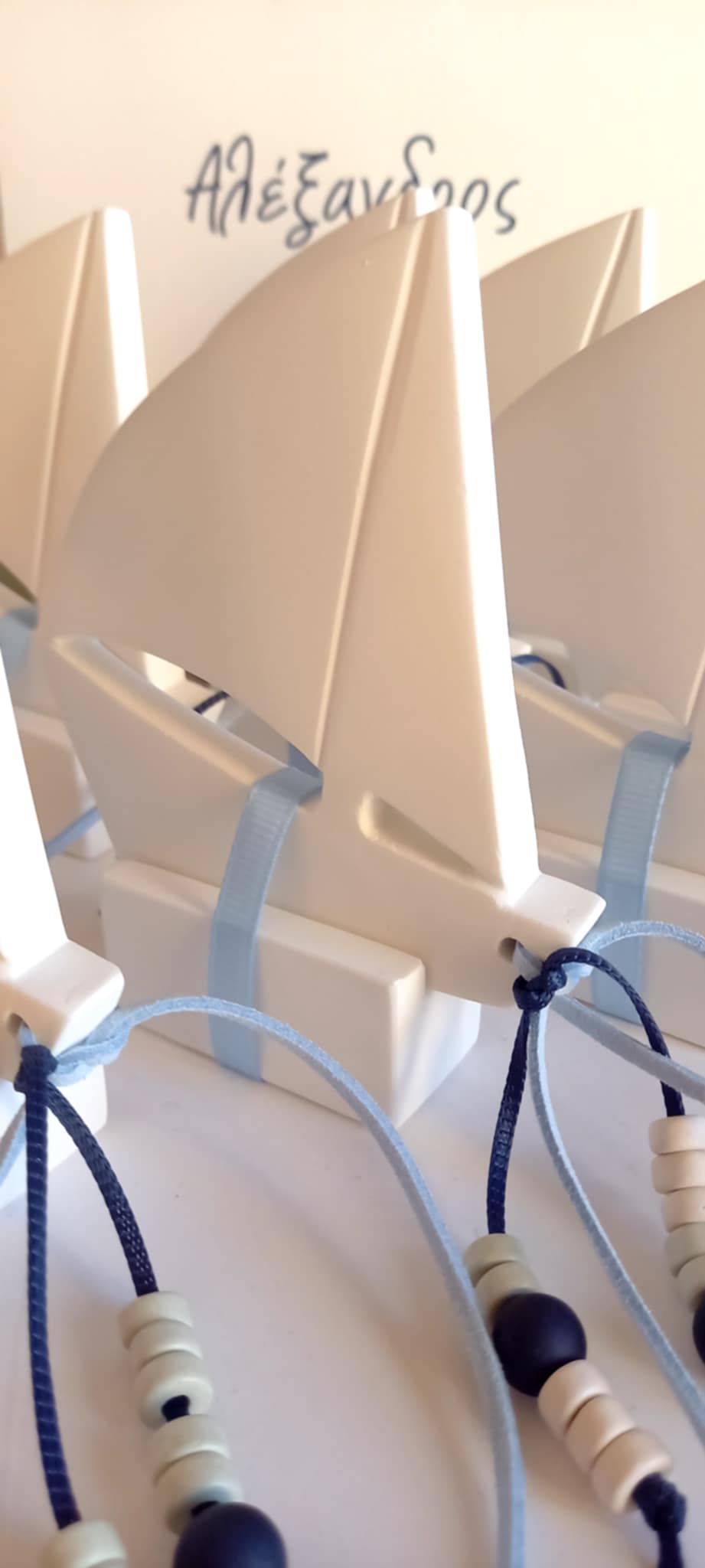 Χειροποίητη μπομπονιέρα βάπτισης καραβάκι με υφή πορσελάνης