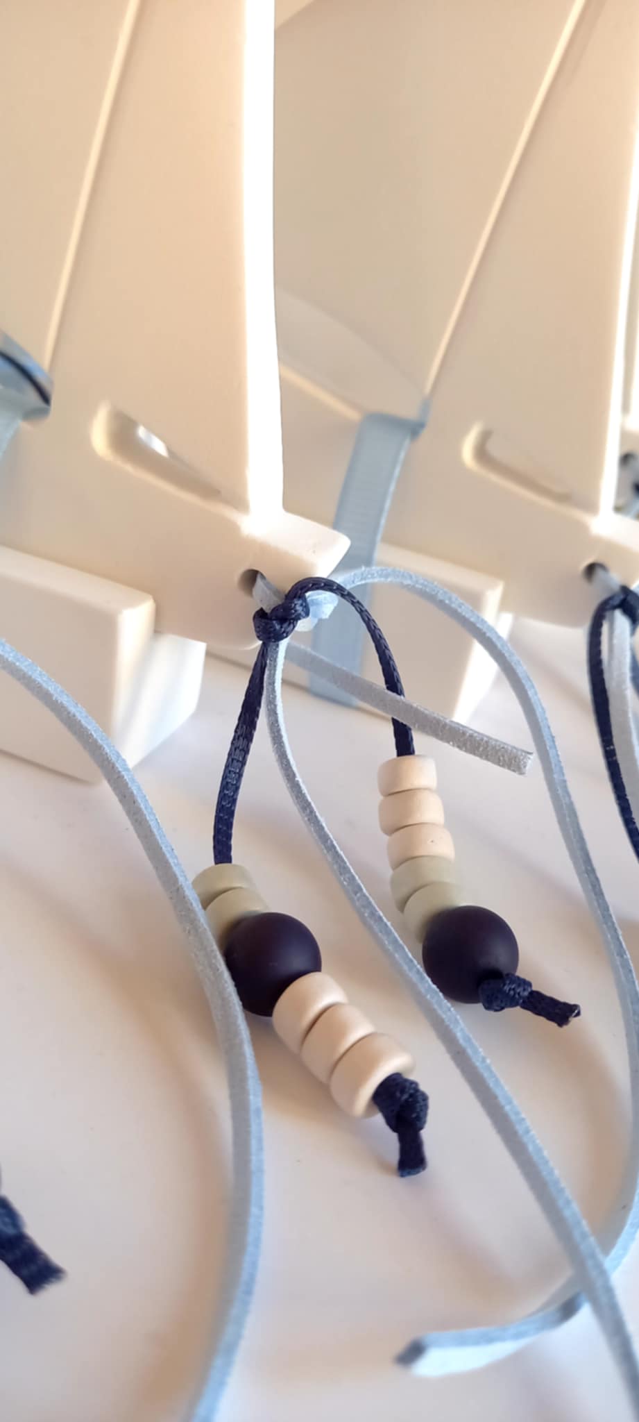 Χειροποίητη μπομπονιέρα βάπτισης καραβάκι με υφή πορσελάνης