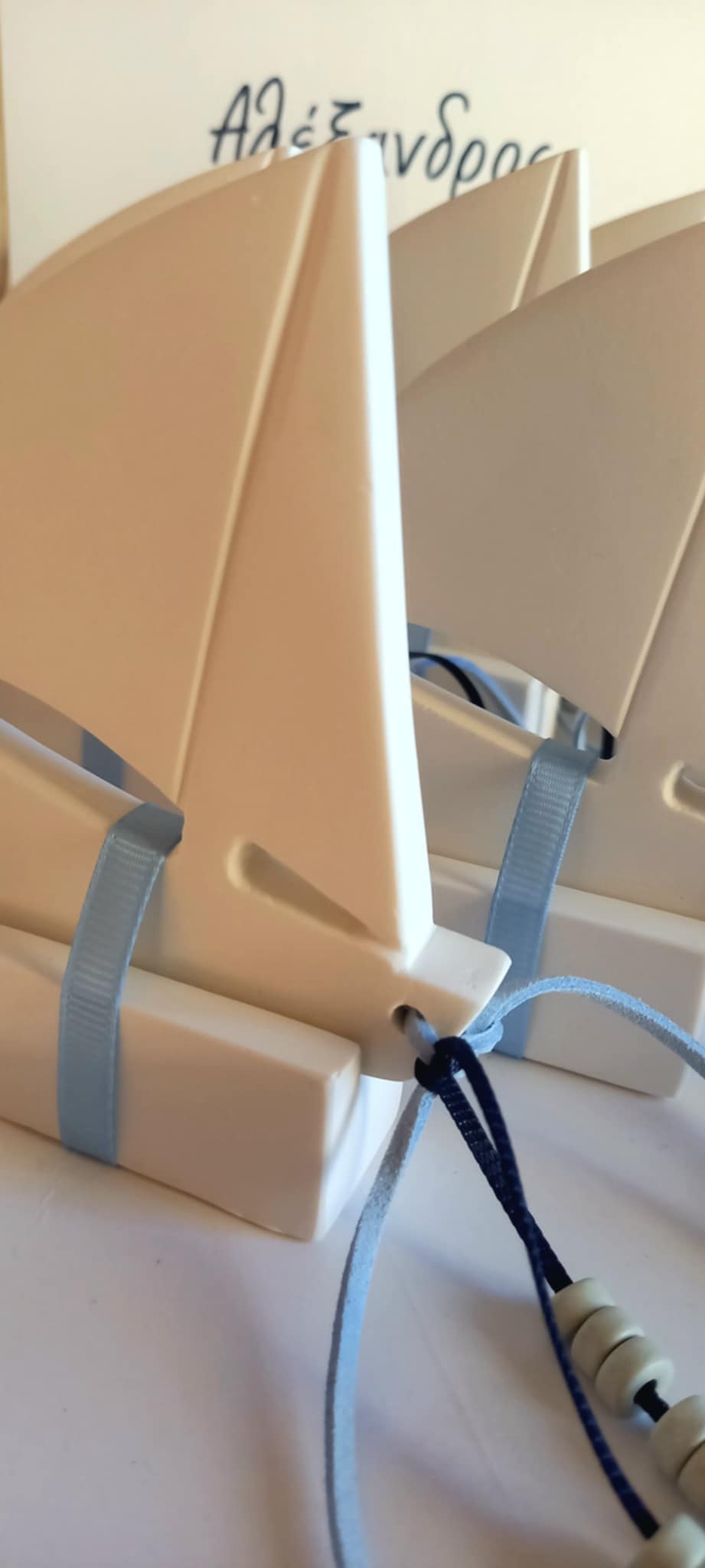 Χειροποίητη μπομπονιέρα βάπτισης καραβάκι με υφή πορσελάνης