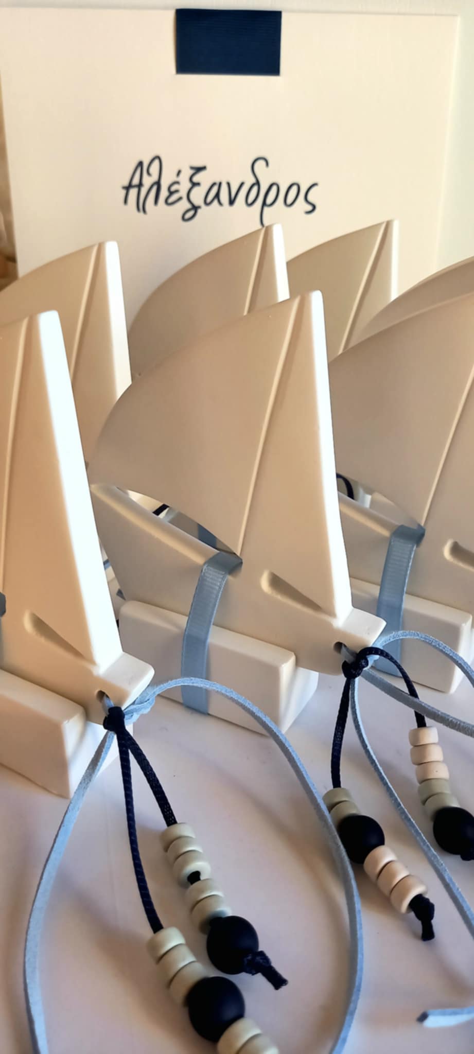 Χειροποίητη μπομπονιέρα βάπτισης καραβάκι με υφή πορσελάνης