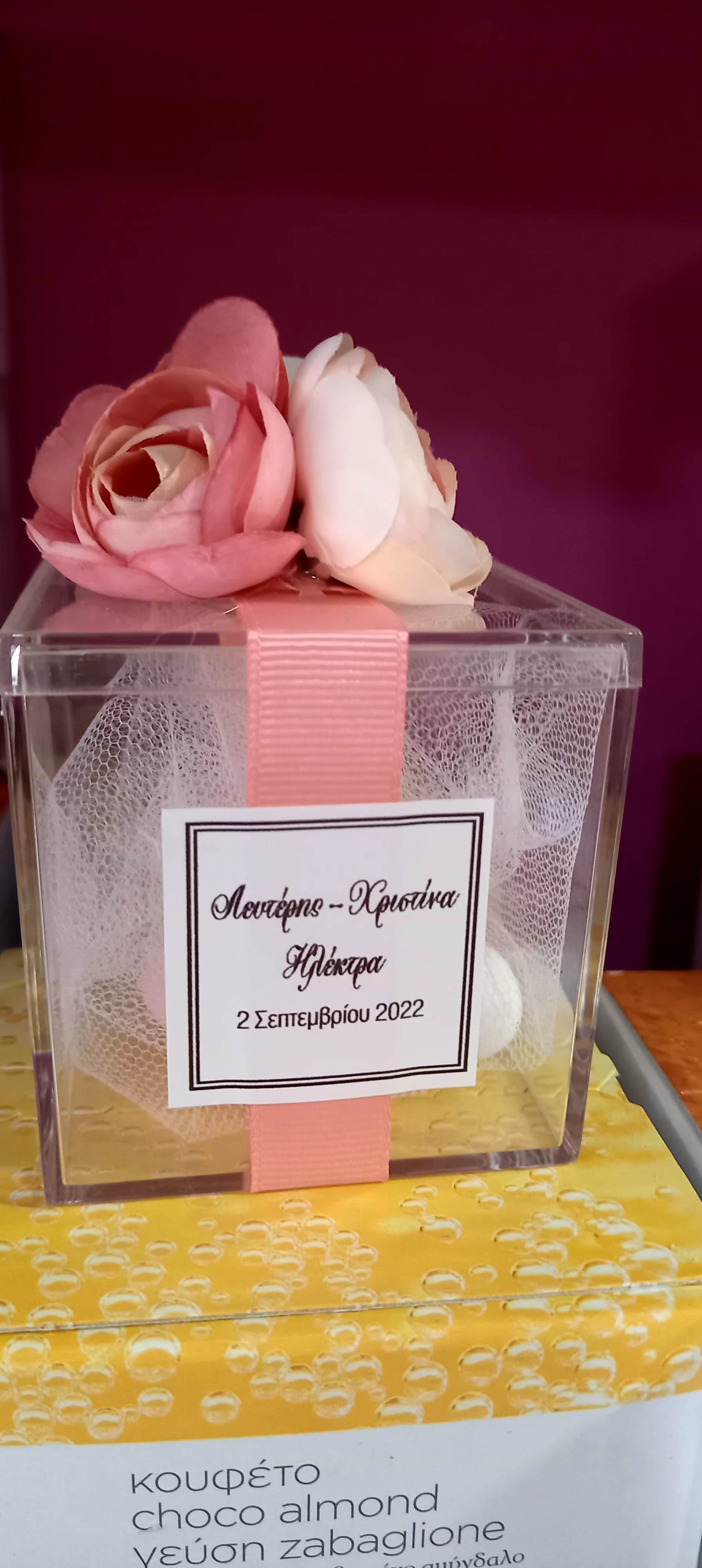 Μπομπονιέρα βάπτισης κουτί από plexi-glass με λουλούδια