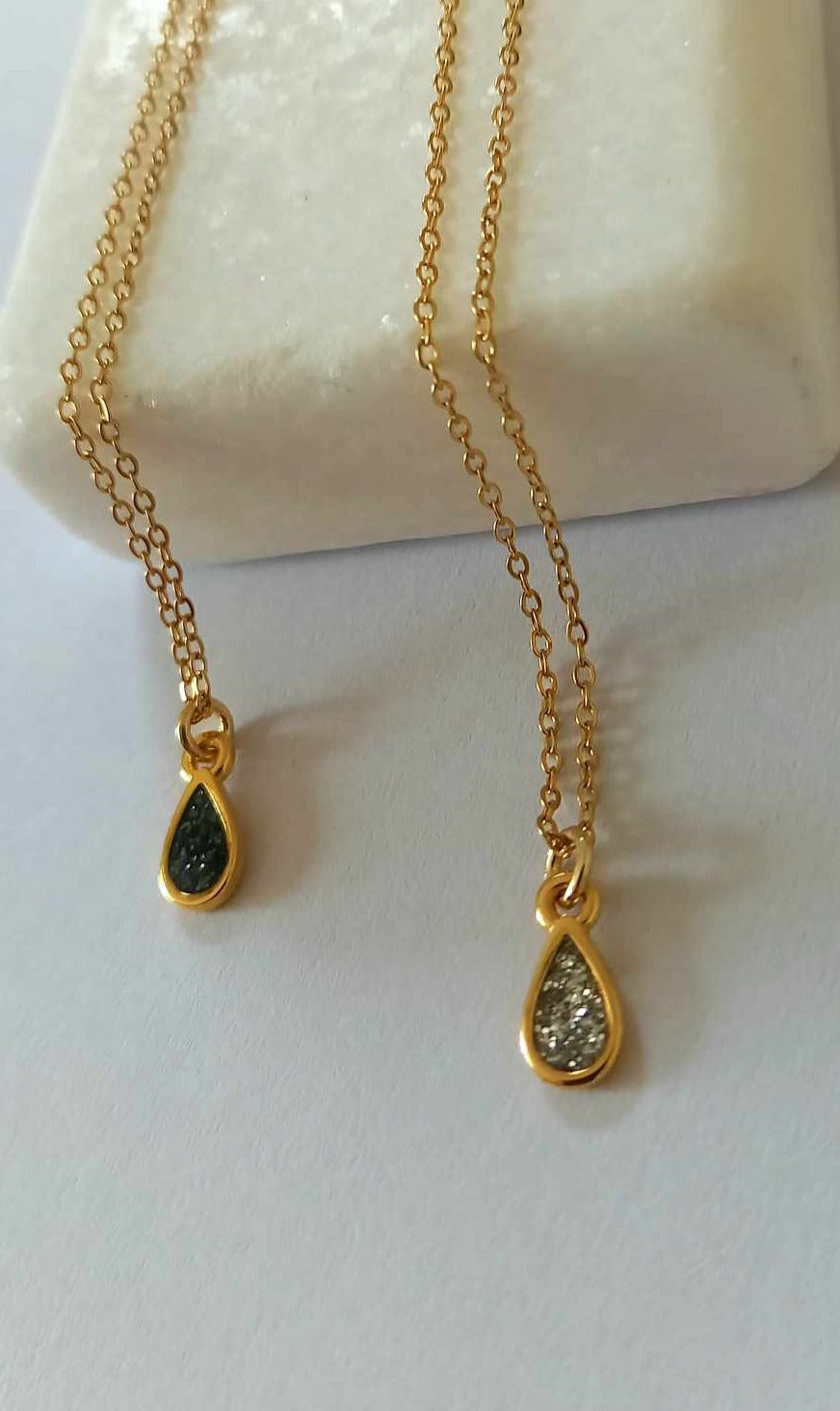 Κολιέ με αλυσίδα από ατσάλι και μίνι μοτίφ