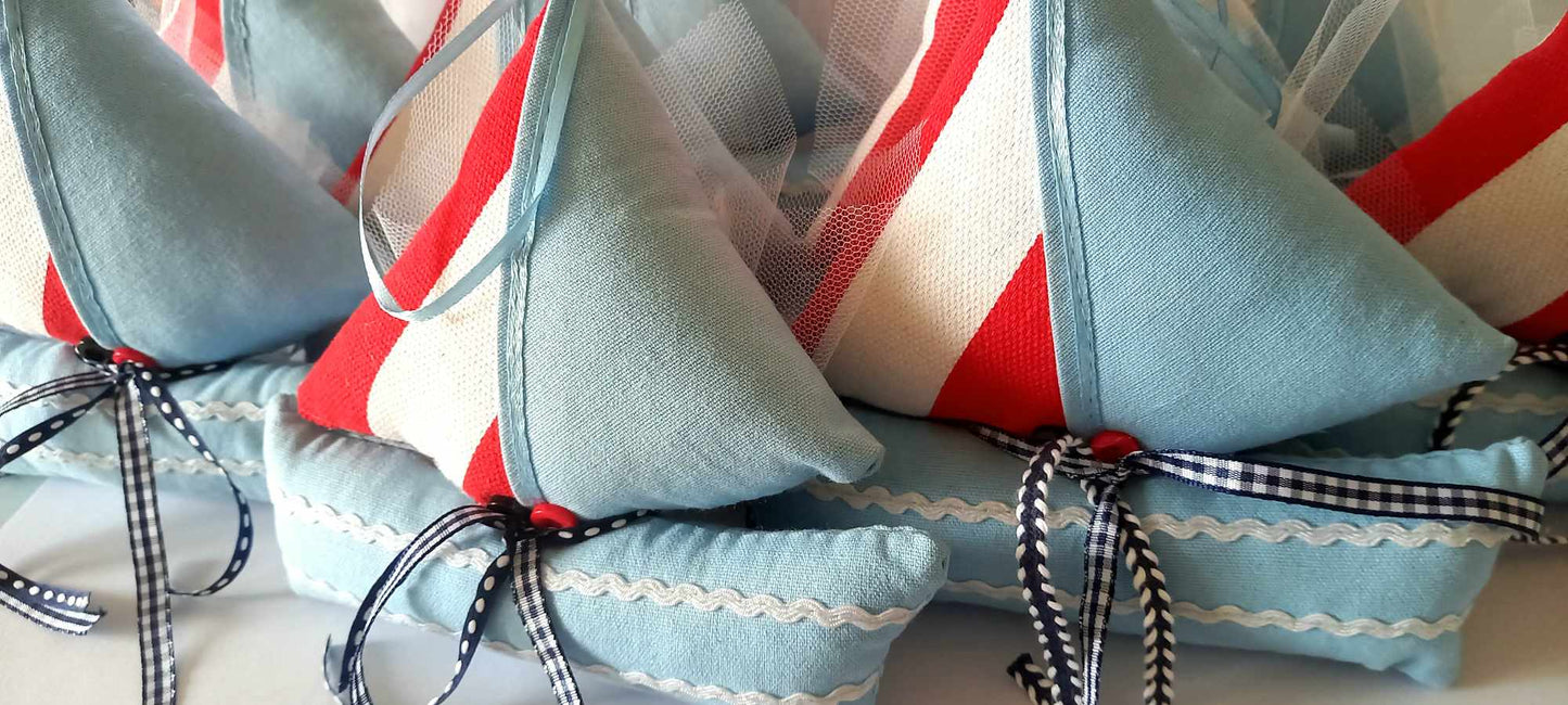 Μπομπονιέρα βάπτισης καραβάκι από ύφασμα