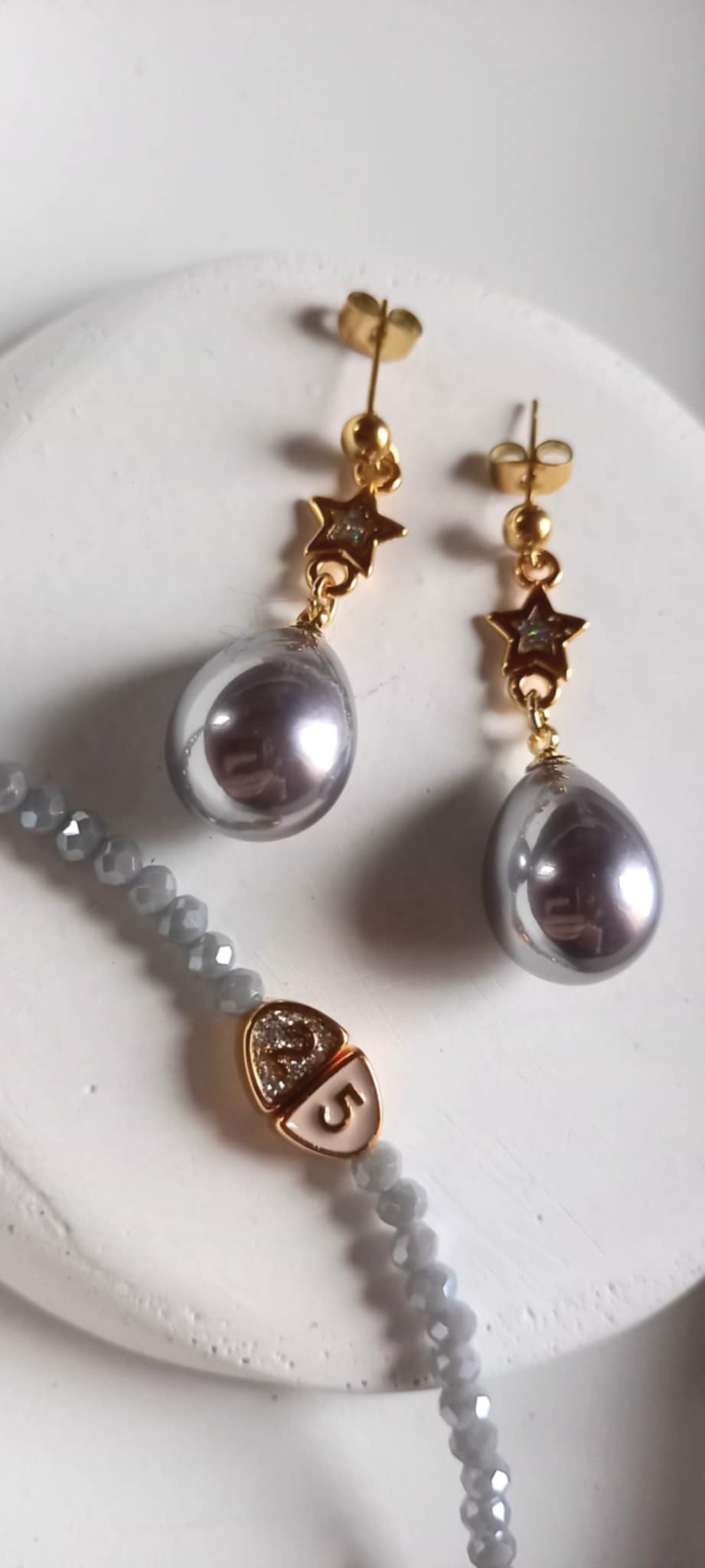 Σκουλαρίκια με μοτίφ πέρλα