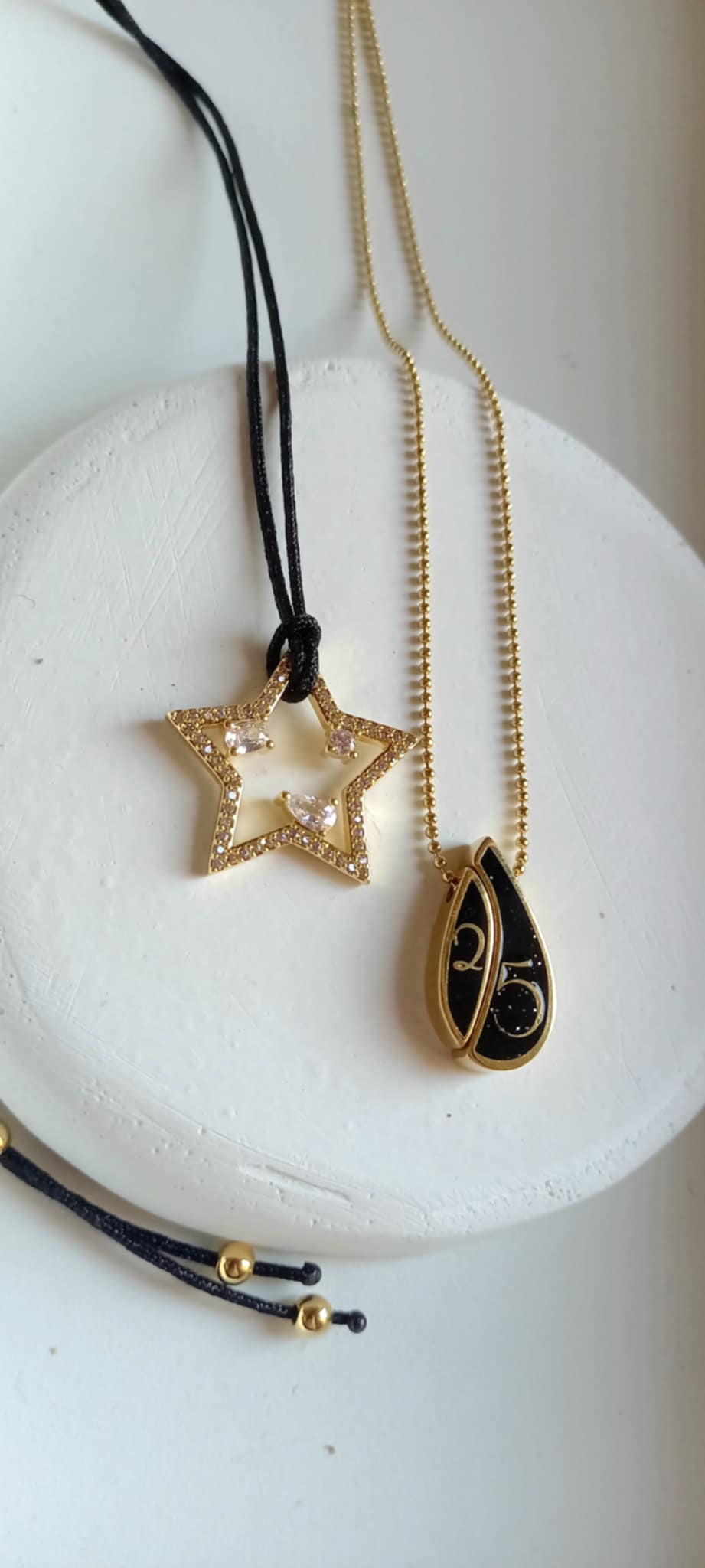 Κολιέ με ατσάλινο στοιχείο "25"