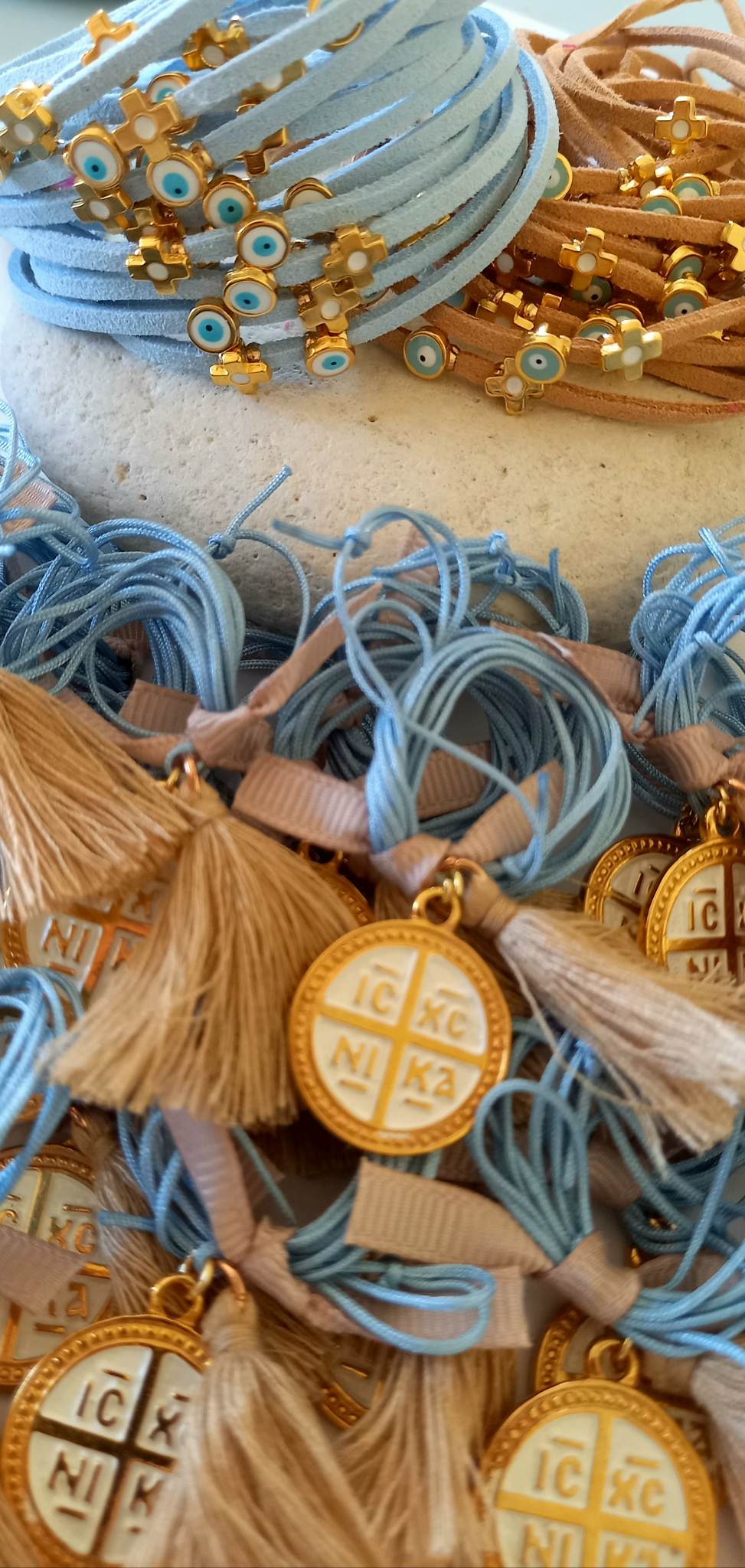 Χειροποίητο μαρτυρικό βάπτισης βραχιόλι με καστόρι και επιχρυσωμένα στοιχεία