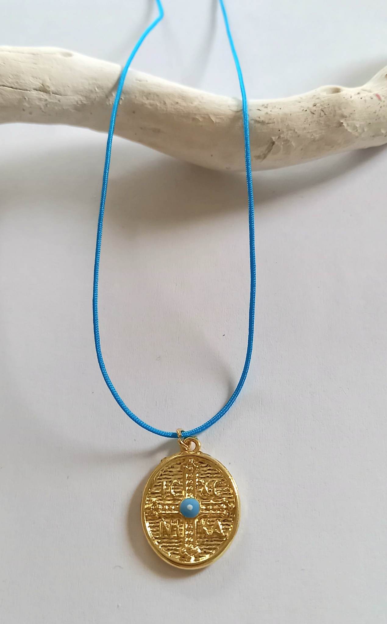 Χειροποίητο μαρτυρικό για το λαιμό με κορδόνι και κωνσταντινάτο