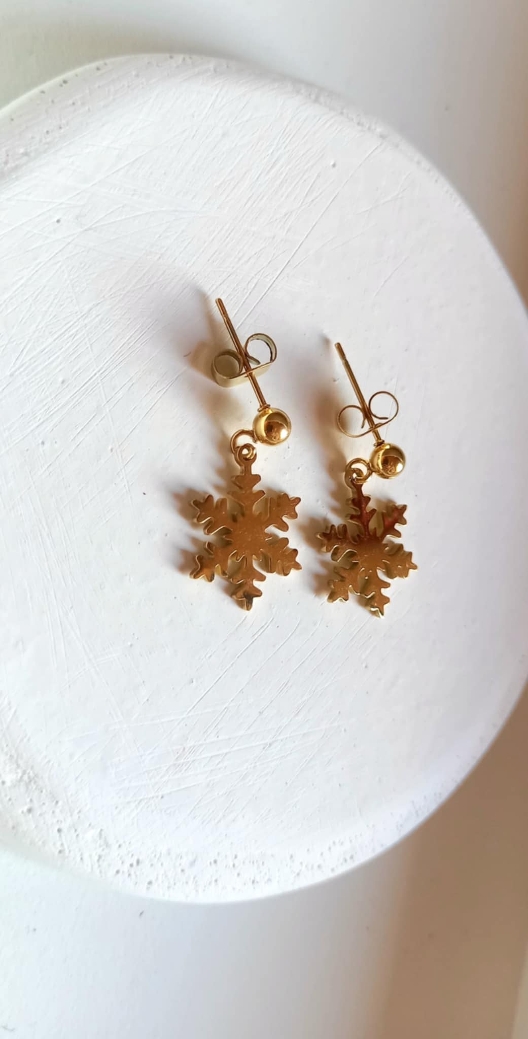 Ατσάλινα σκουλαρίκια με μοτίφ χιονονιφάδα