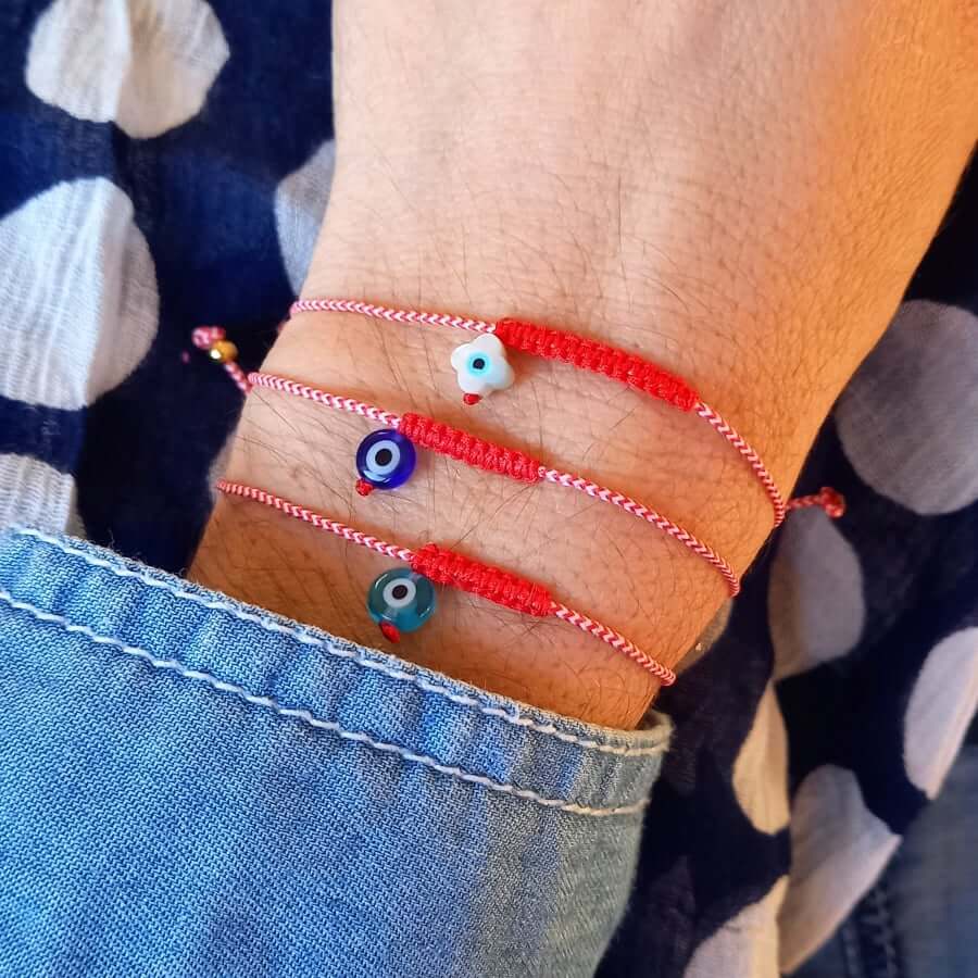Βραχιόλι μαρτάκι με λευκό-κόκκινο κορδόνι, κόκκινο μακραμέ και ματάκι φίλντισι