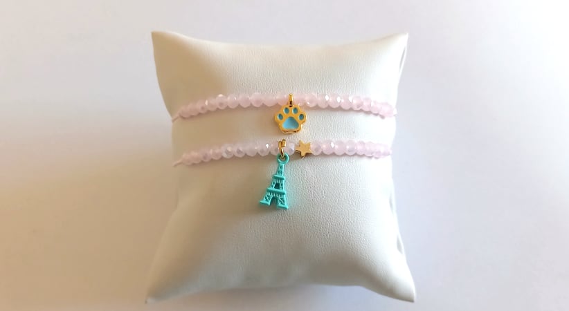 Χειροποίητο παιδικό βραχιολάκι με κρύσταλλα και μεταλλικό πατουσάκι με σμάλτο