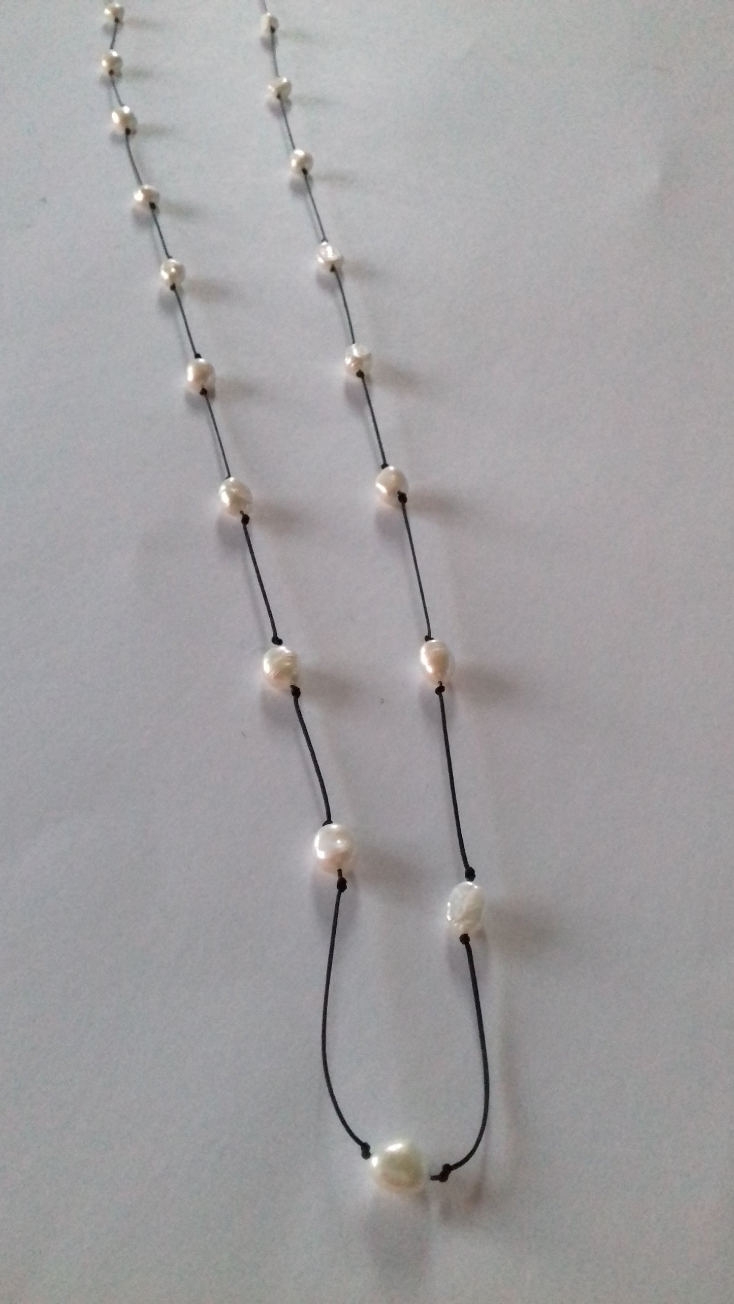 Fresh waterpearl necklace with black cord