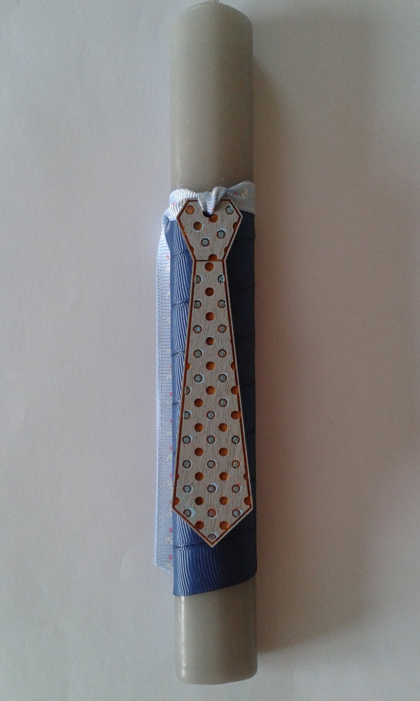 Χειροποίητη αρωματική λαμπάδα με γραβάτα