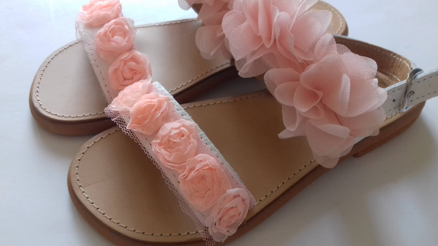 Χειροποίητα δερμάτινα παιδικά πέδιλα με λουλούδια