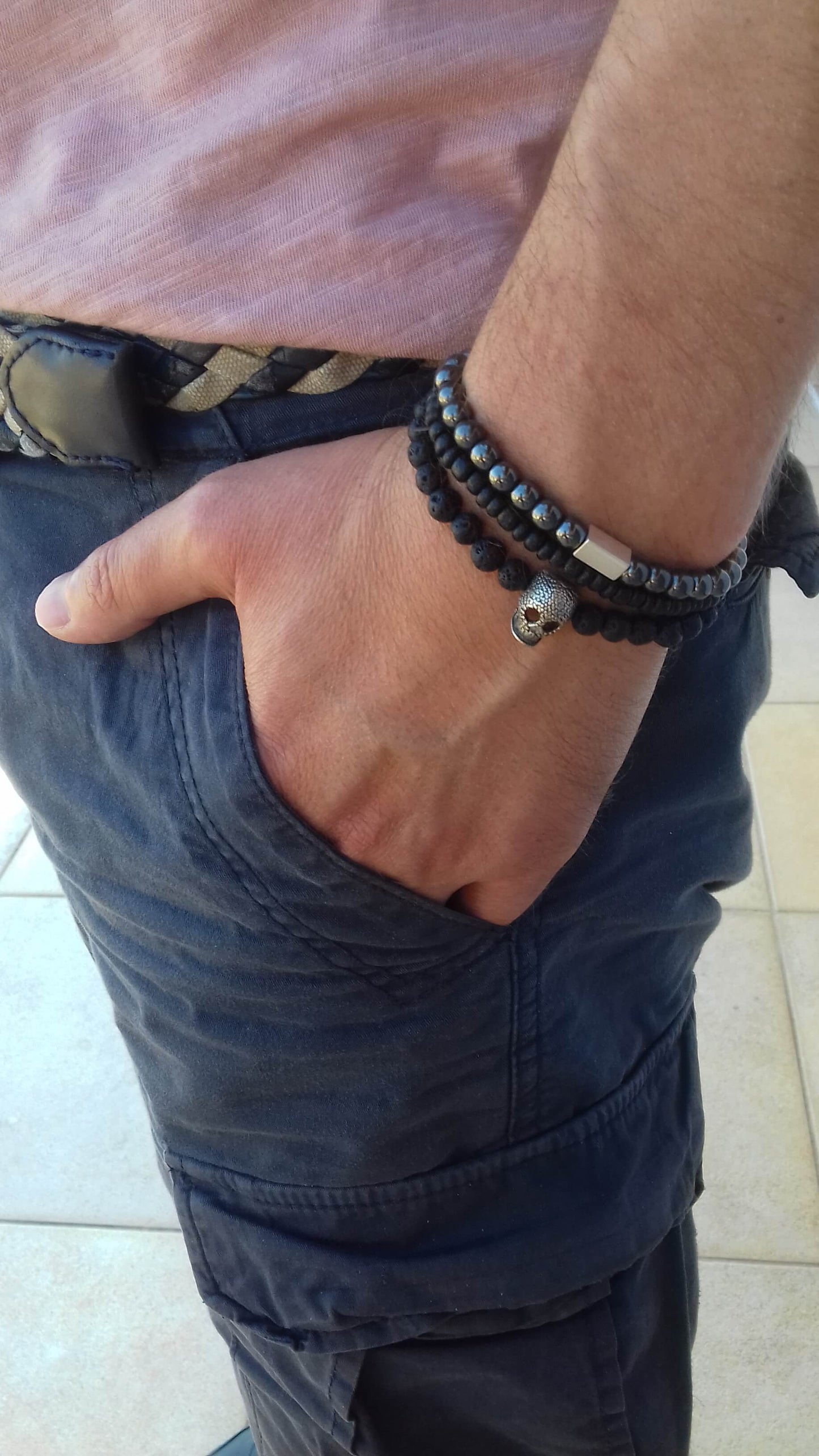 Βραχιόλι με αιματίτες και ασημί λεπτομέρεια