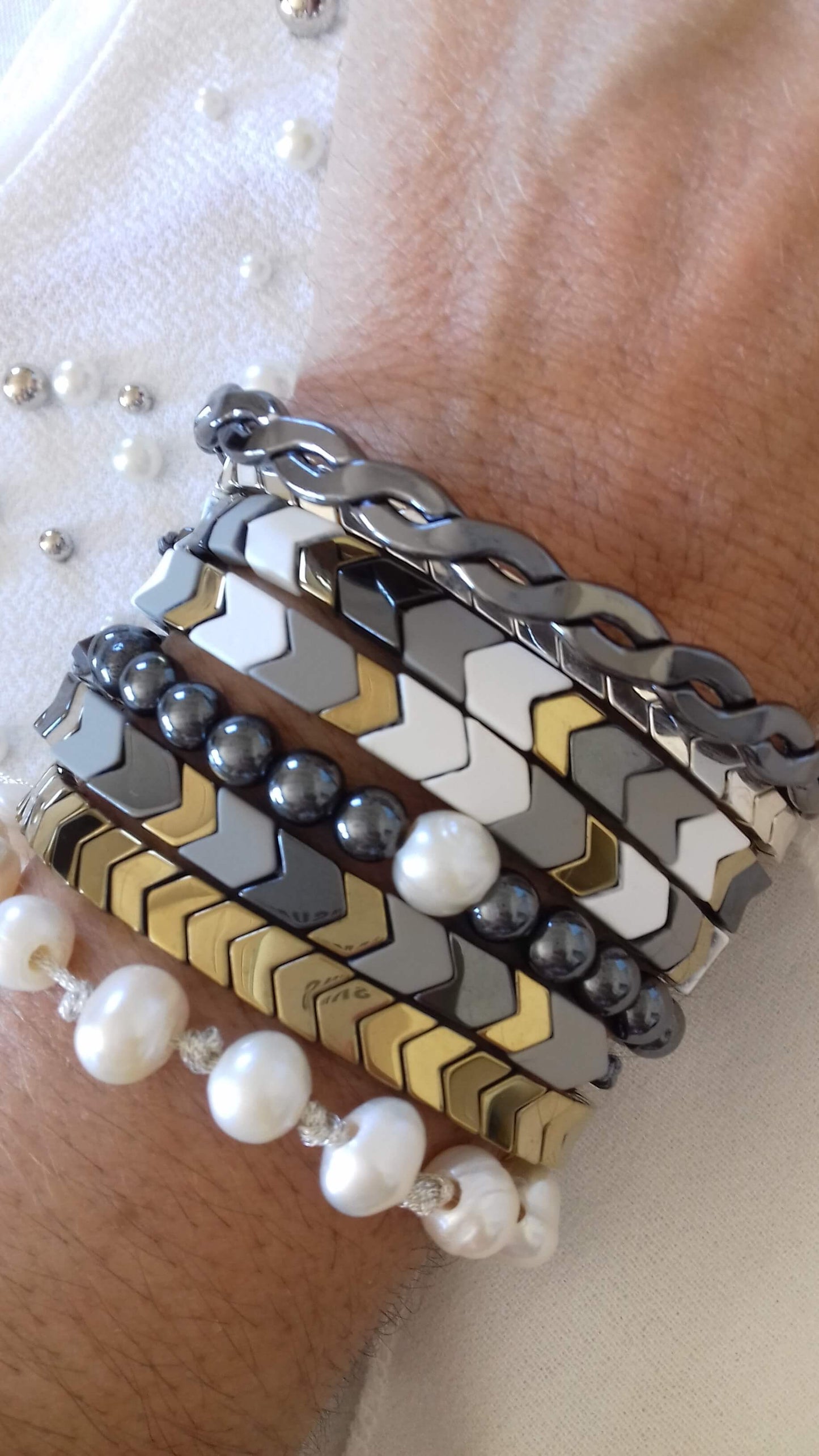 Hematite stones macrame bracelet with fresh water pearl