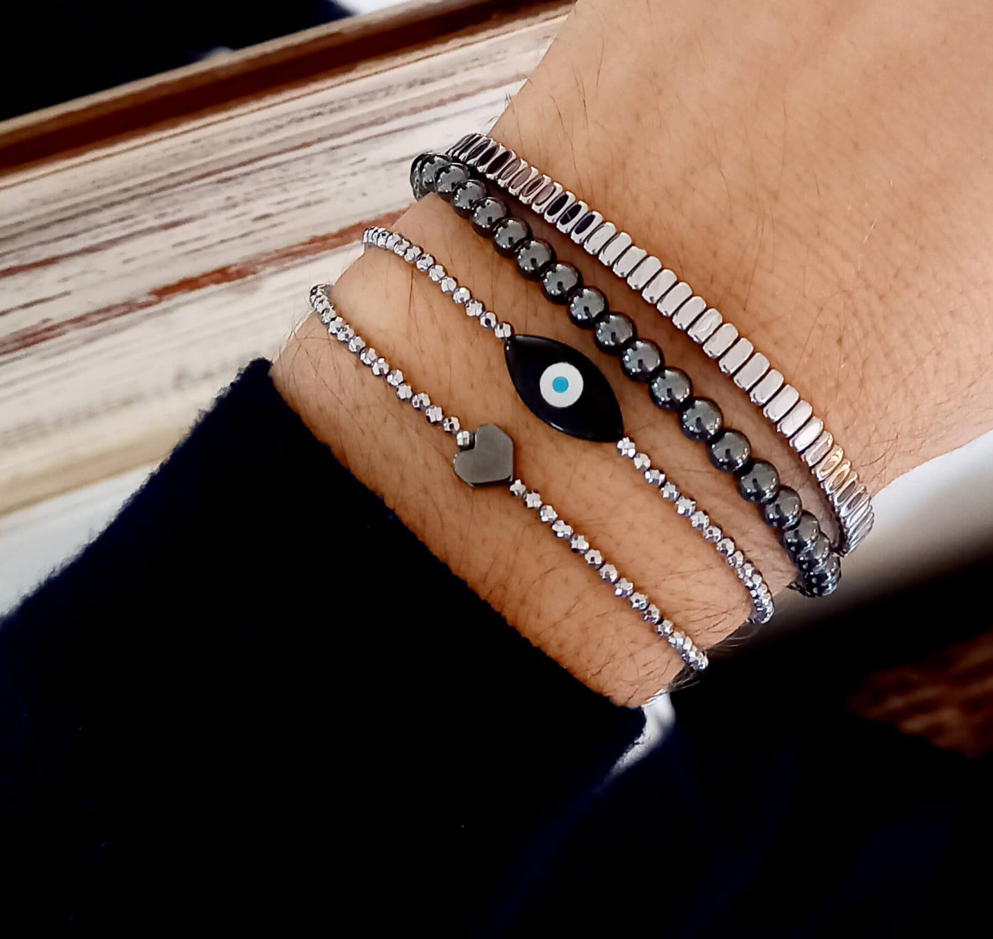 Βραχιόλι με αιματίτες και μάτι από αχάτη