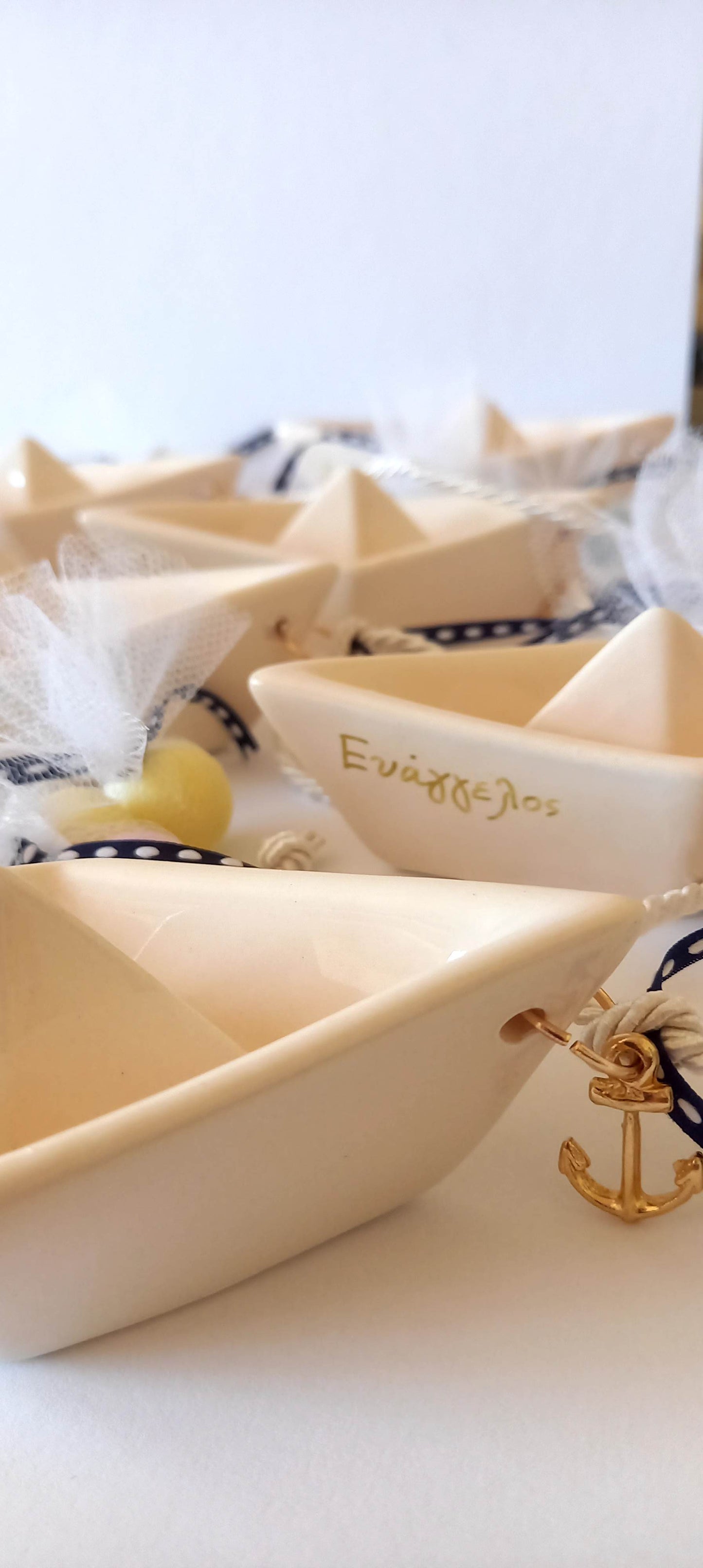 Μπομπονιέρα βάπτισης καράβι με κορδέλες, άγκυρα και όνομα